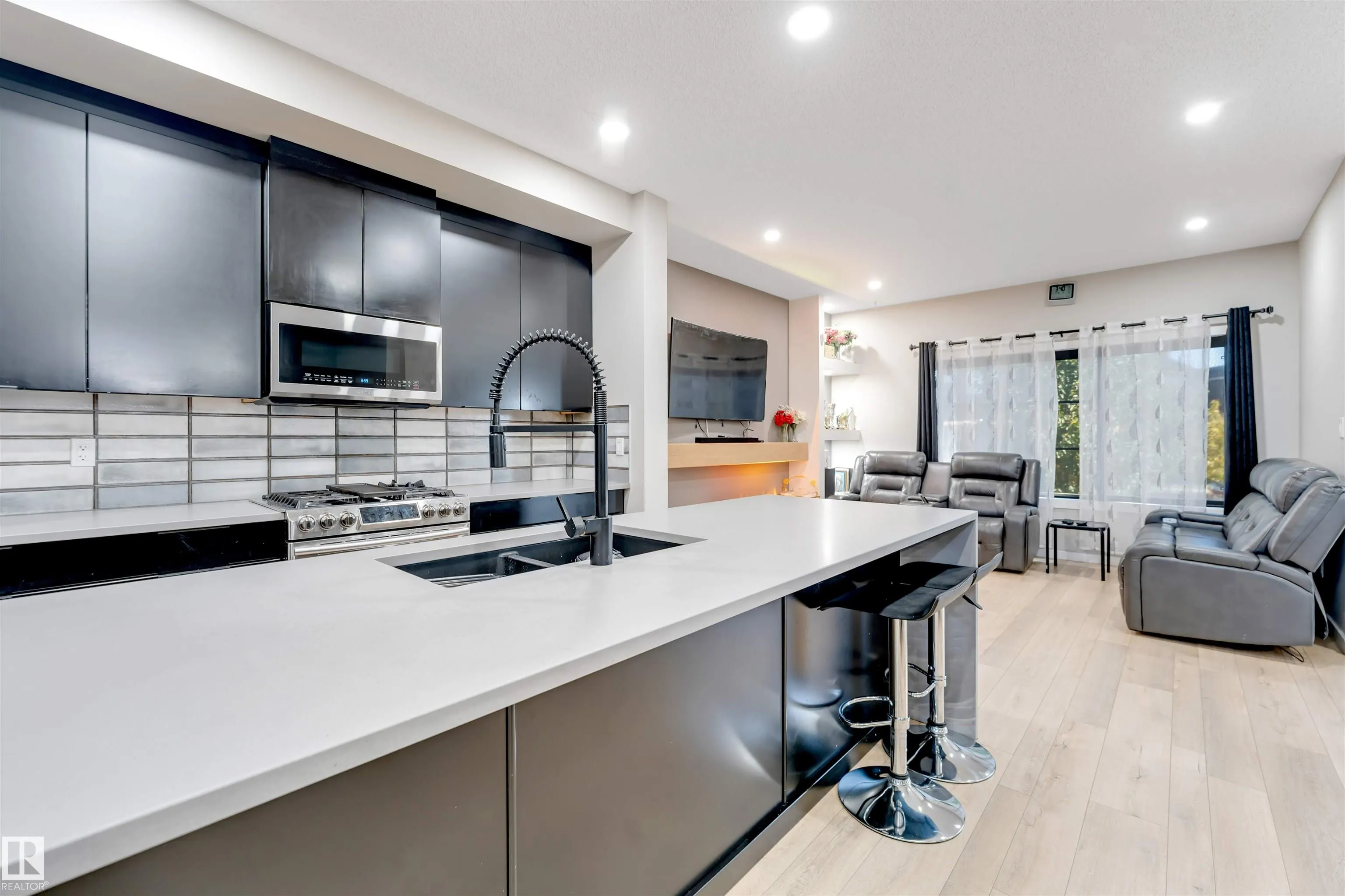 266 CHARLESWORTH Drive