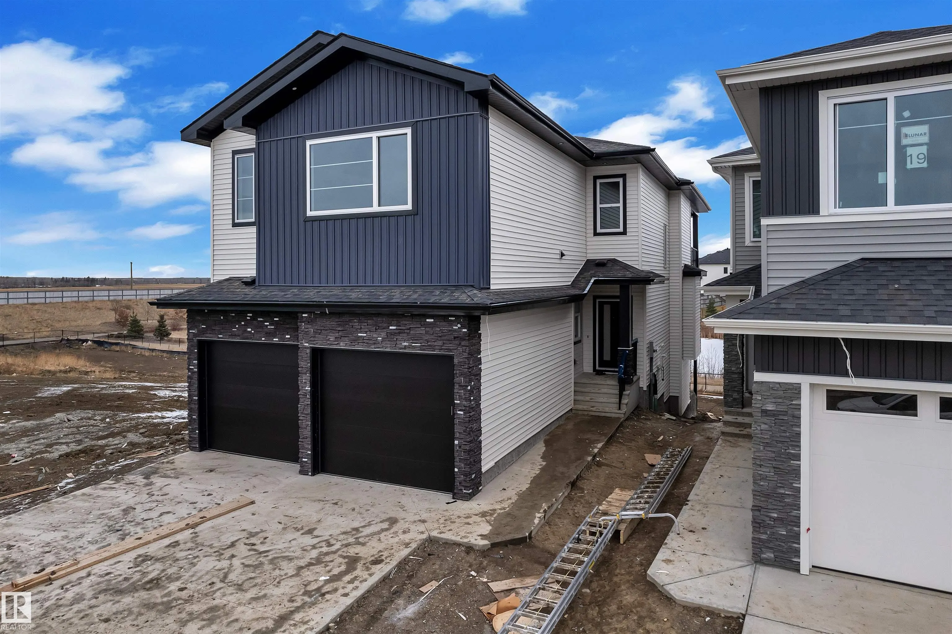 21 AXELWOOD Crescent