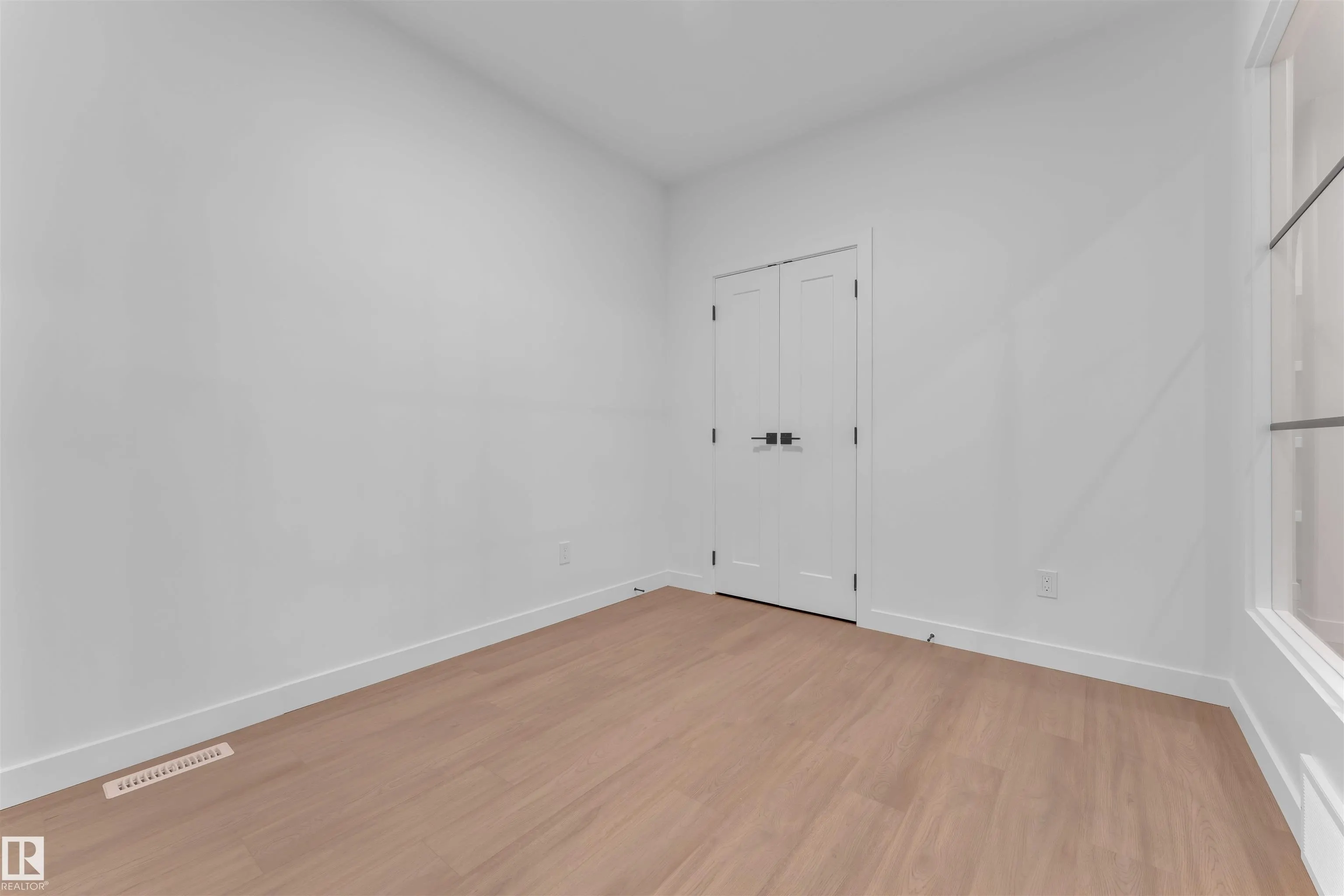 21 AXELWOOD Crescent