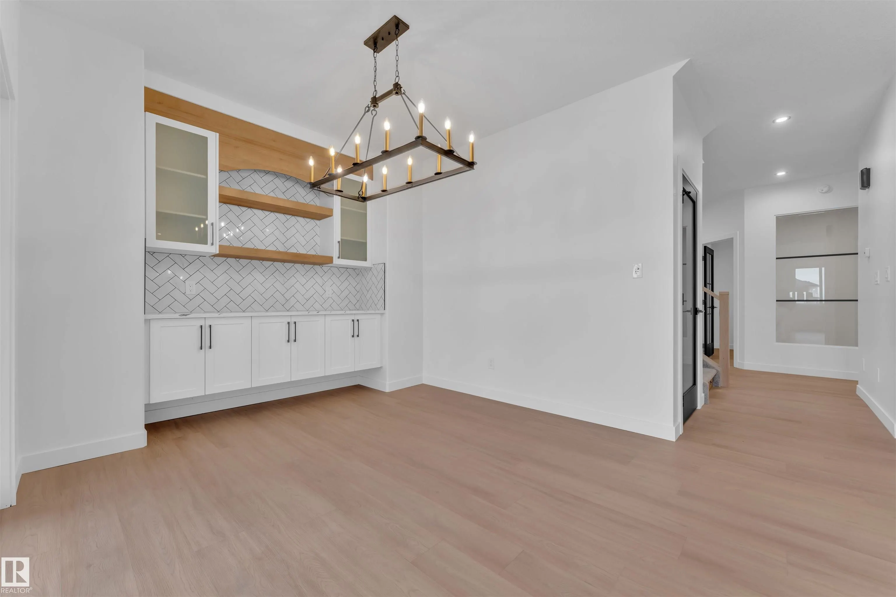 21 AXELWOOD Crescent