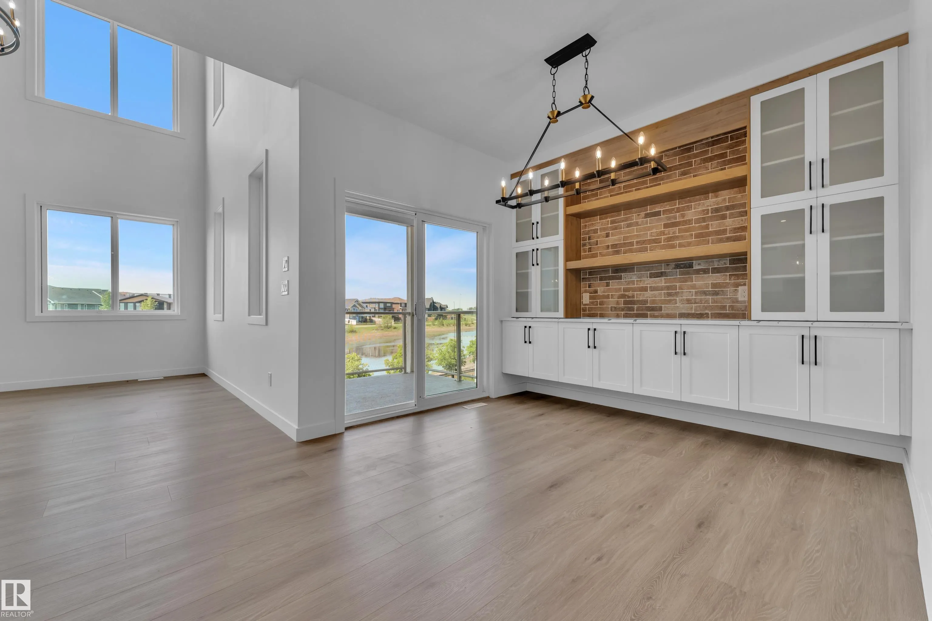 8 ELDRIDGE Point(e)