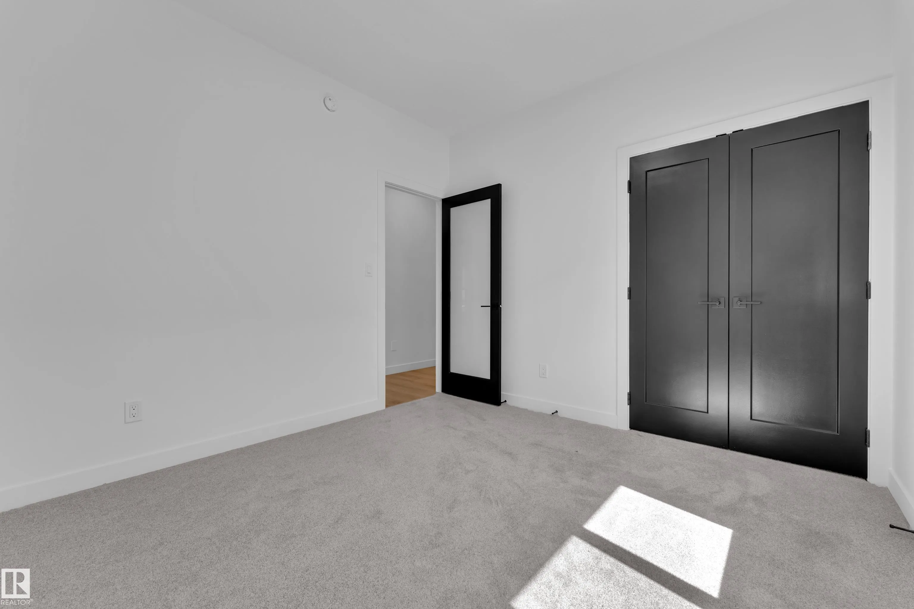 8 ELDRIDGE Point(e)