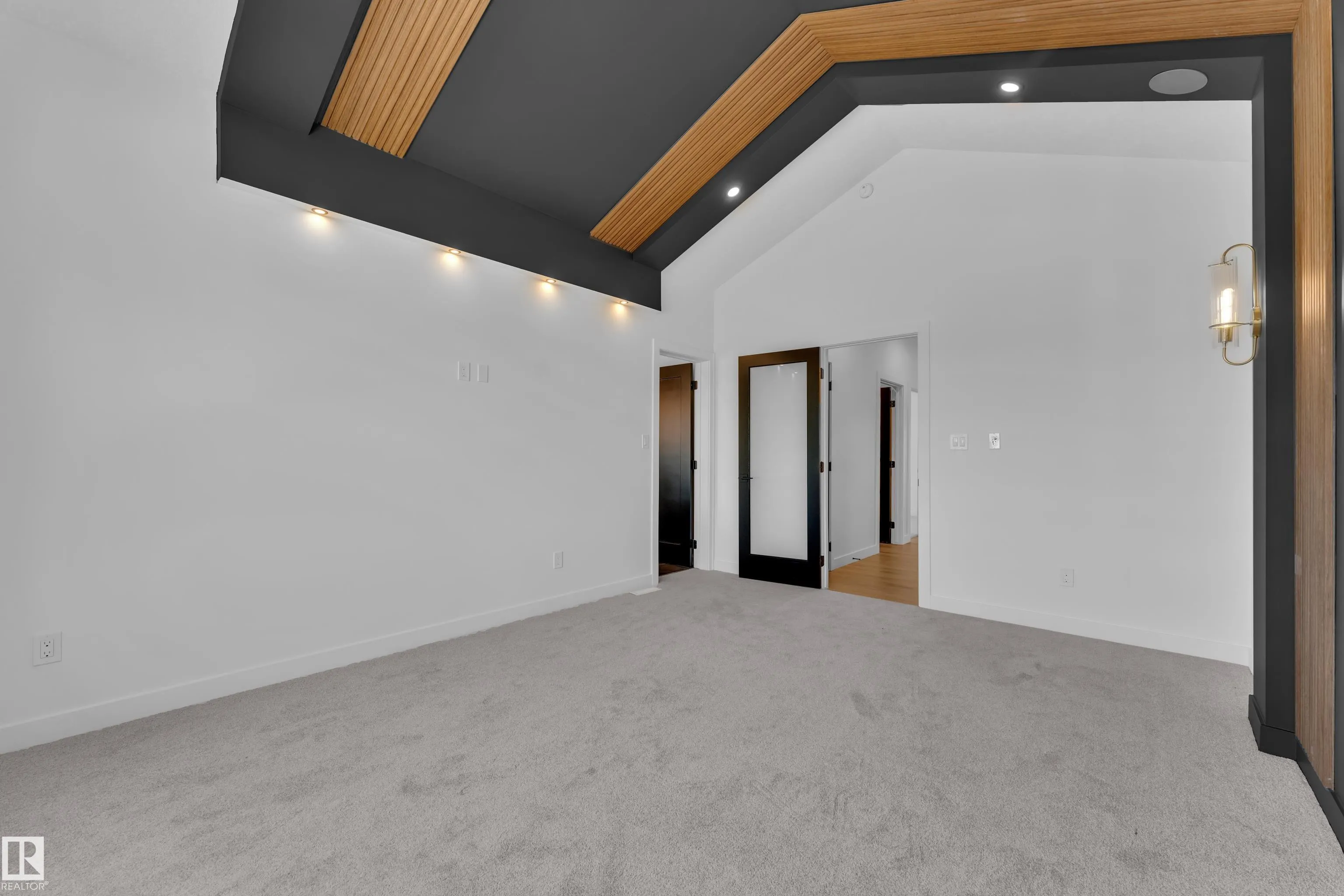 8 ELDRIDGE Point(e)