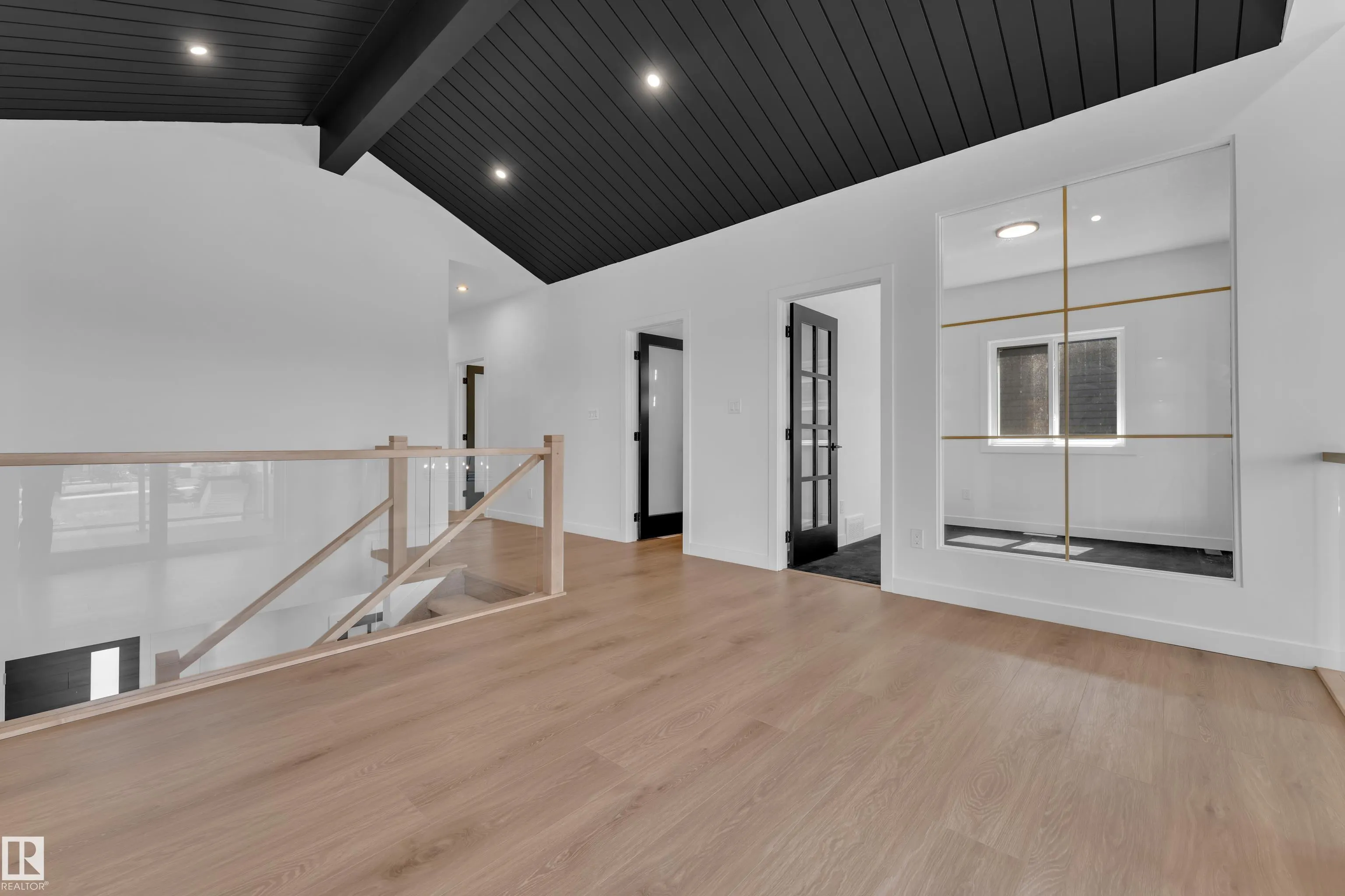 8 ELDRIDGE Point(e)
