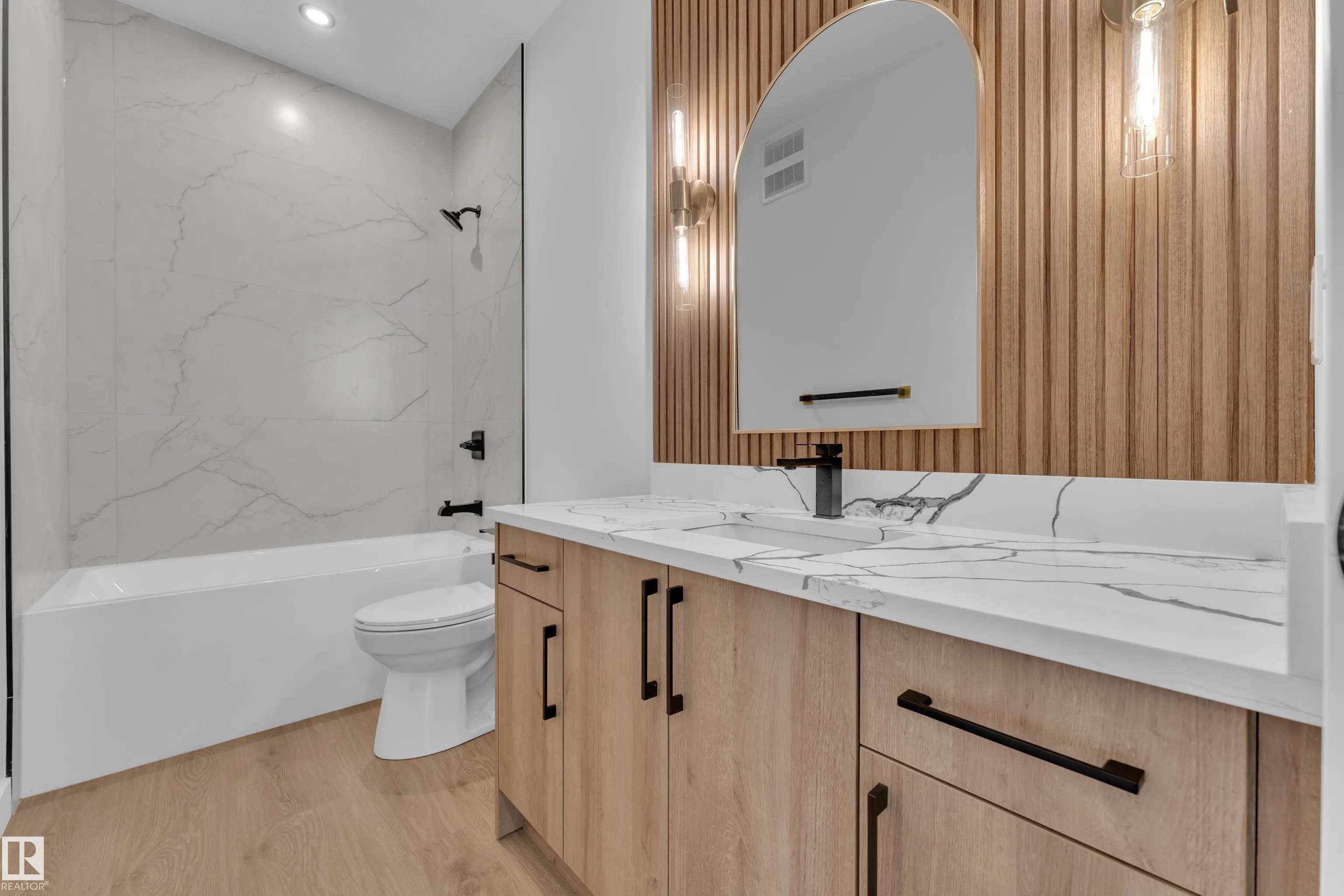 8 ELDRIDGE Point(e)