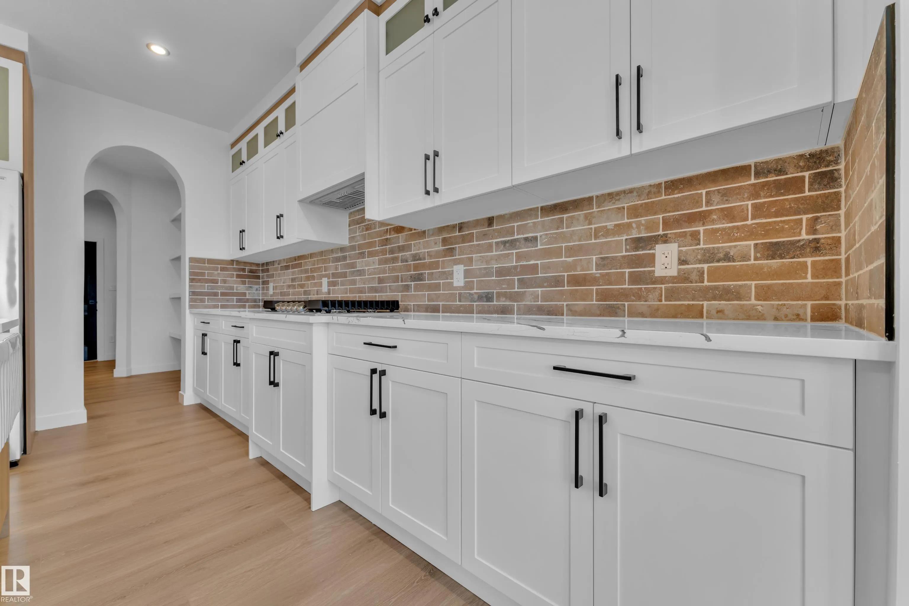 8 ELDRIDGE Point(e)