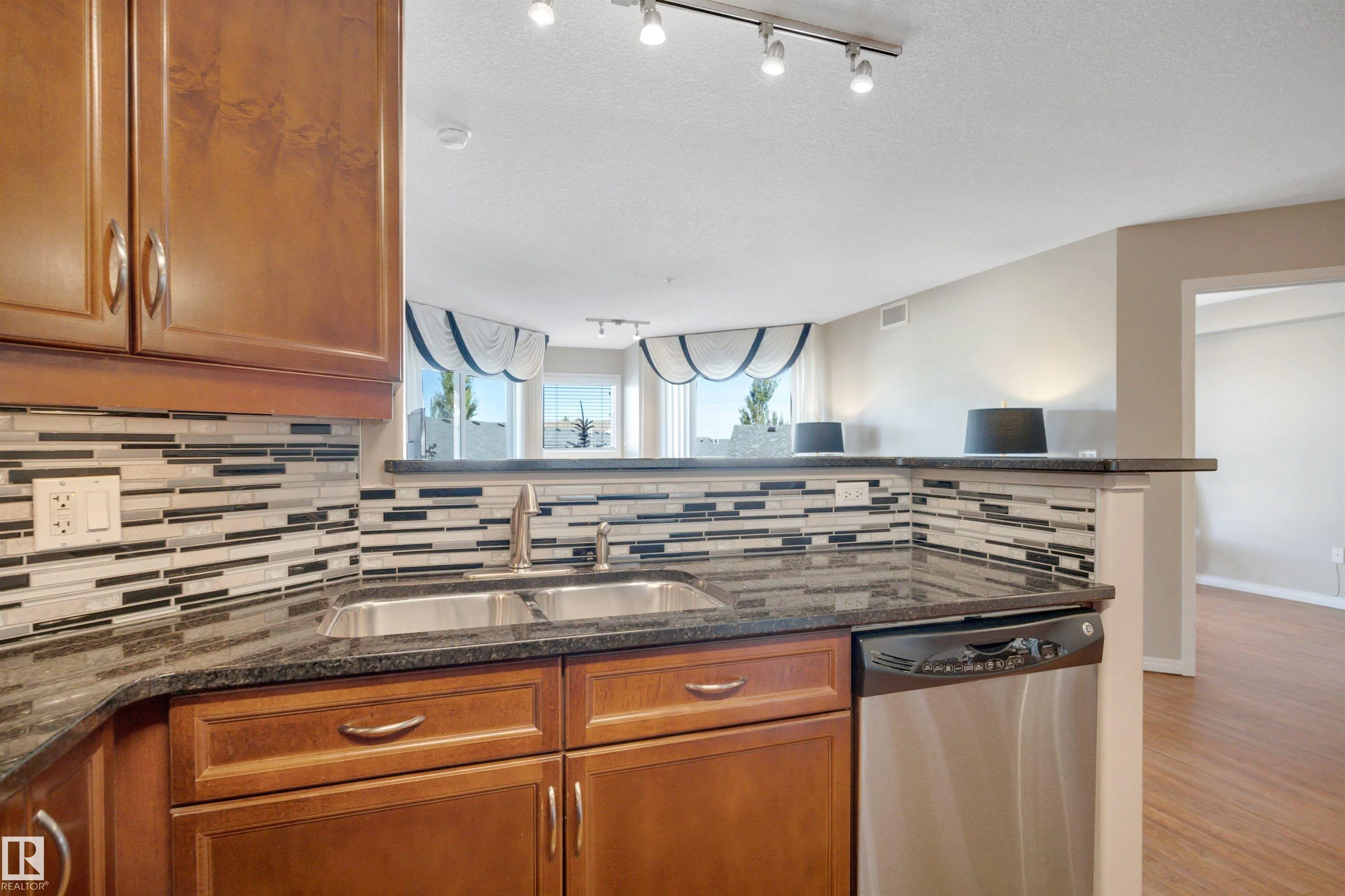 102B BRIDGEPORT Crossing