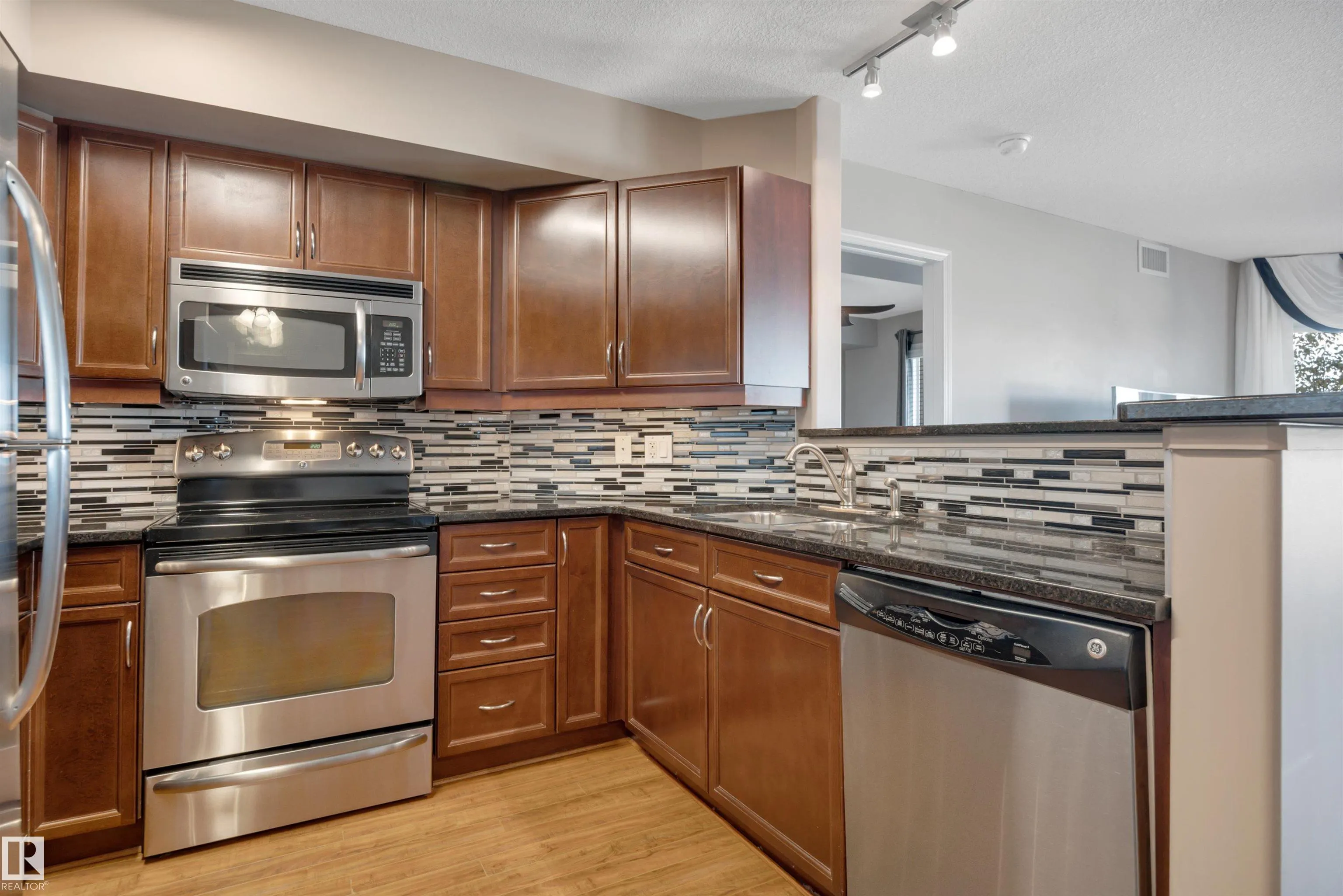 102B BRIDGEPORT Crossing