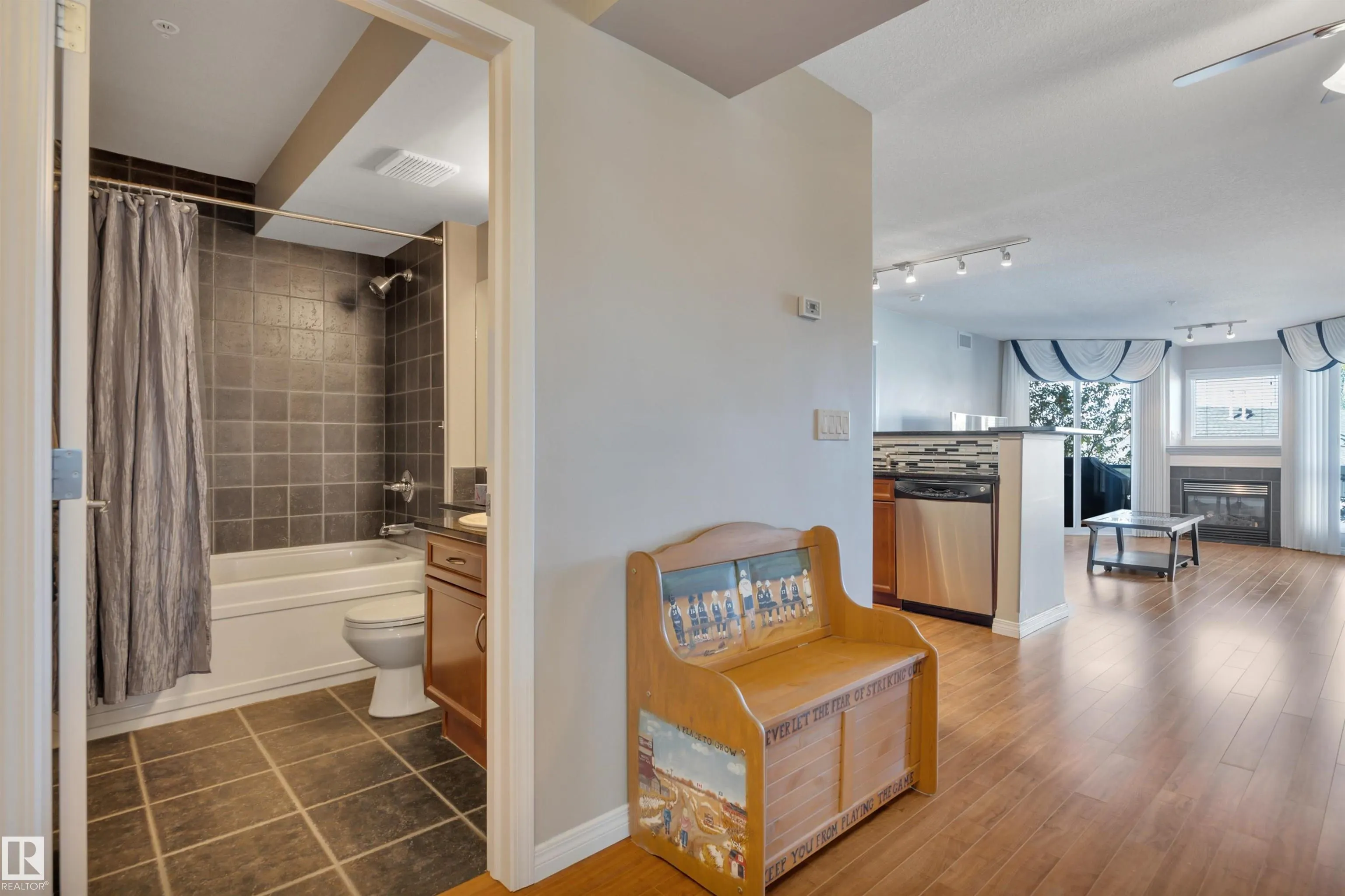 102B BRIDGEPORT Crossing