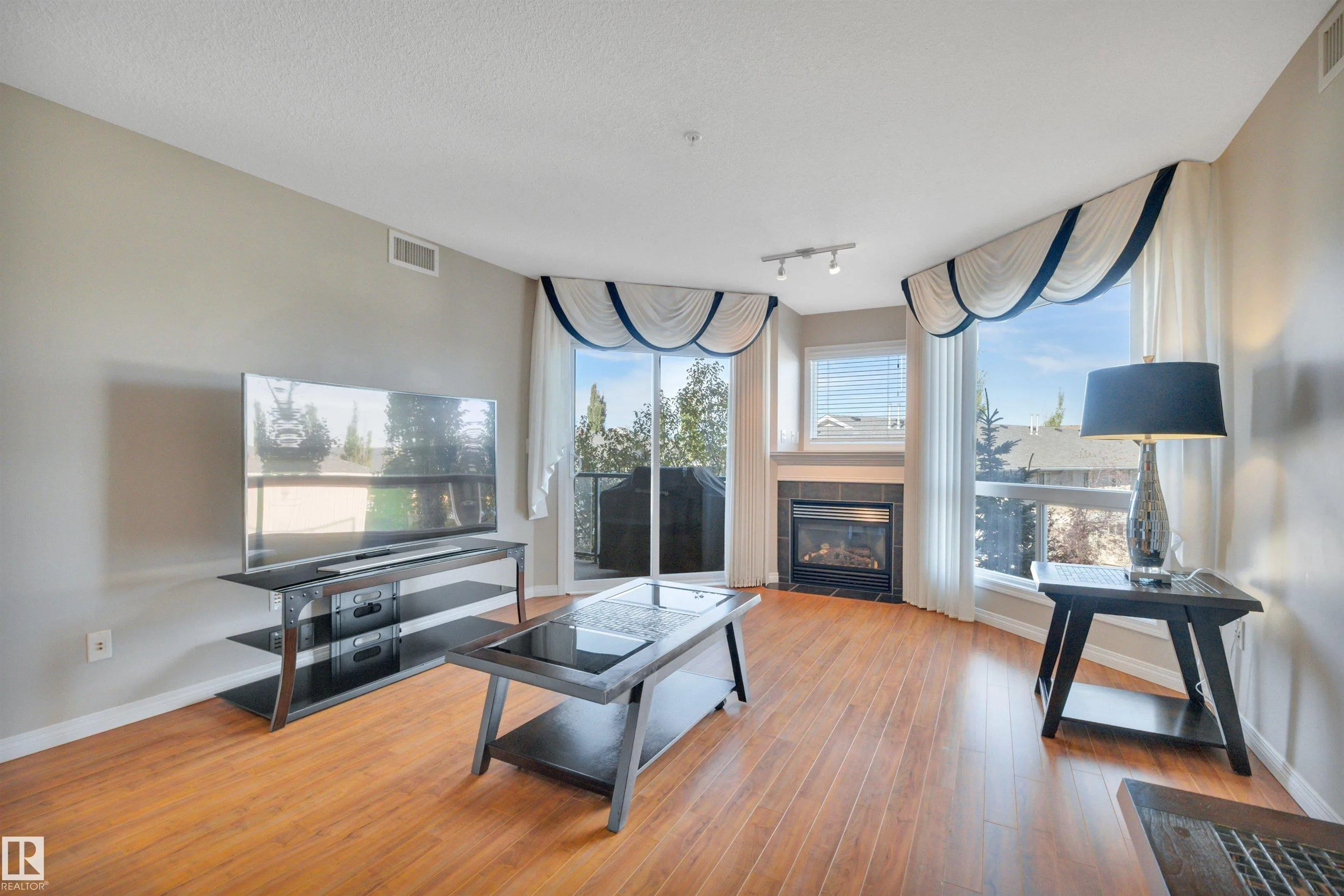 102B BRIDGEPORT Crossing