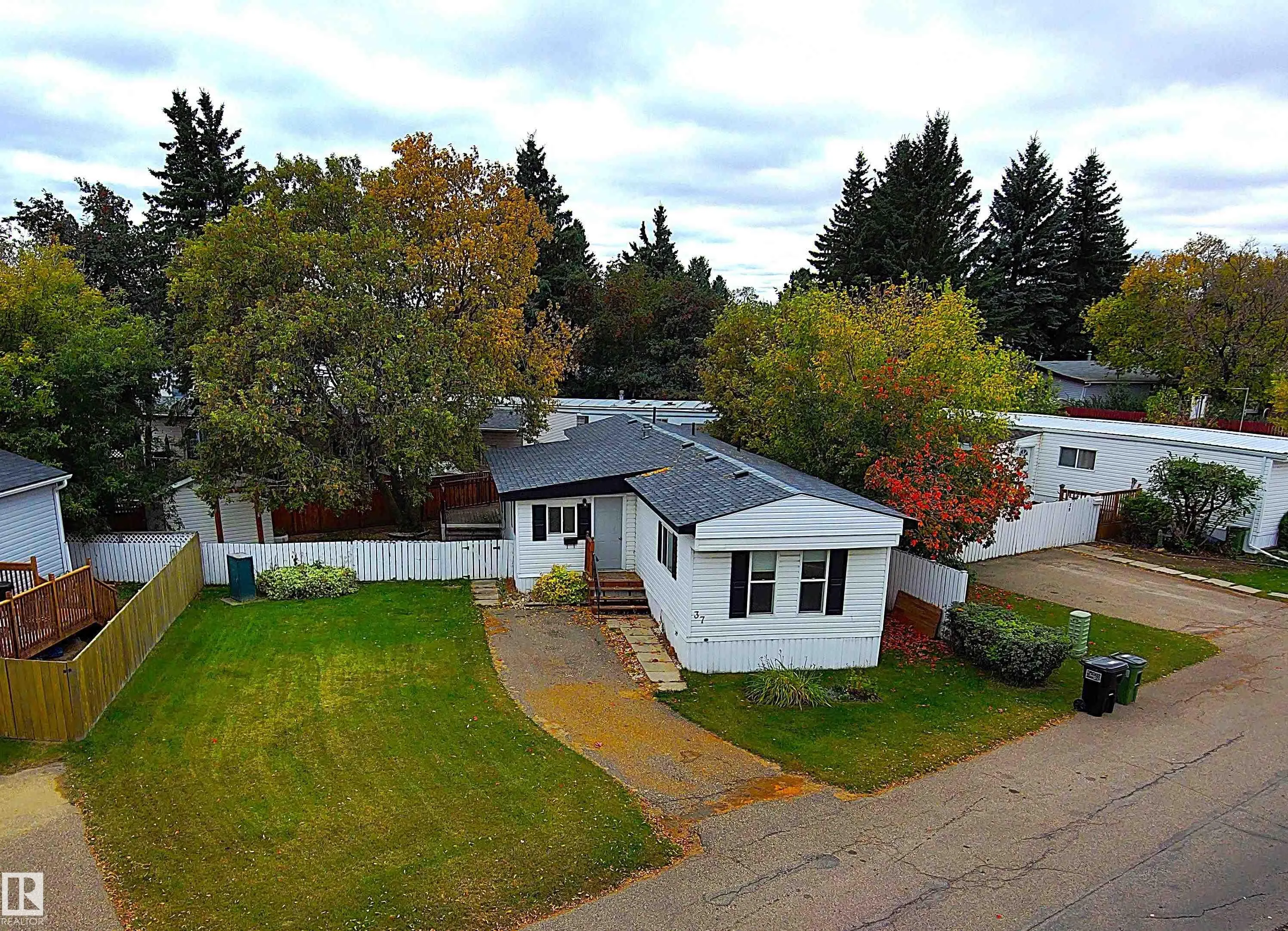 37 West View Boulevard