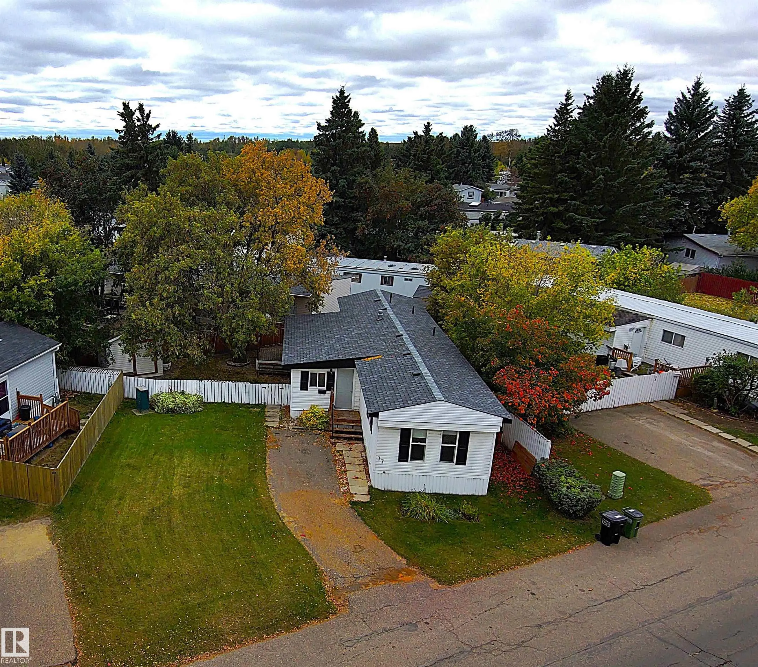37 West View Boulevard