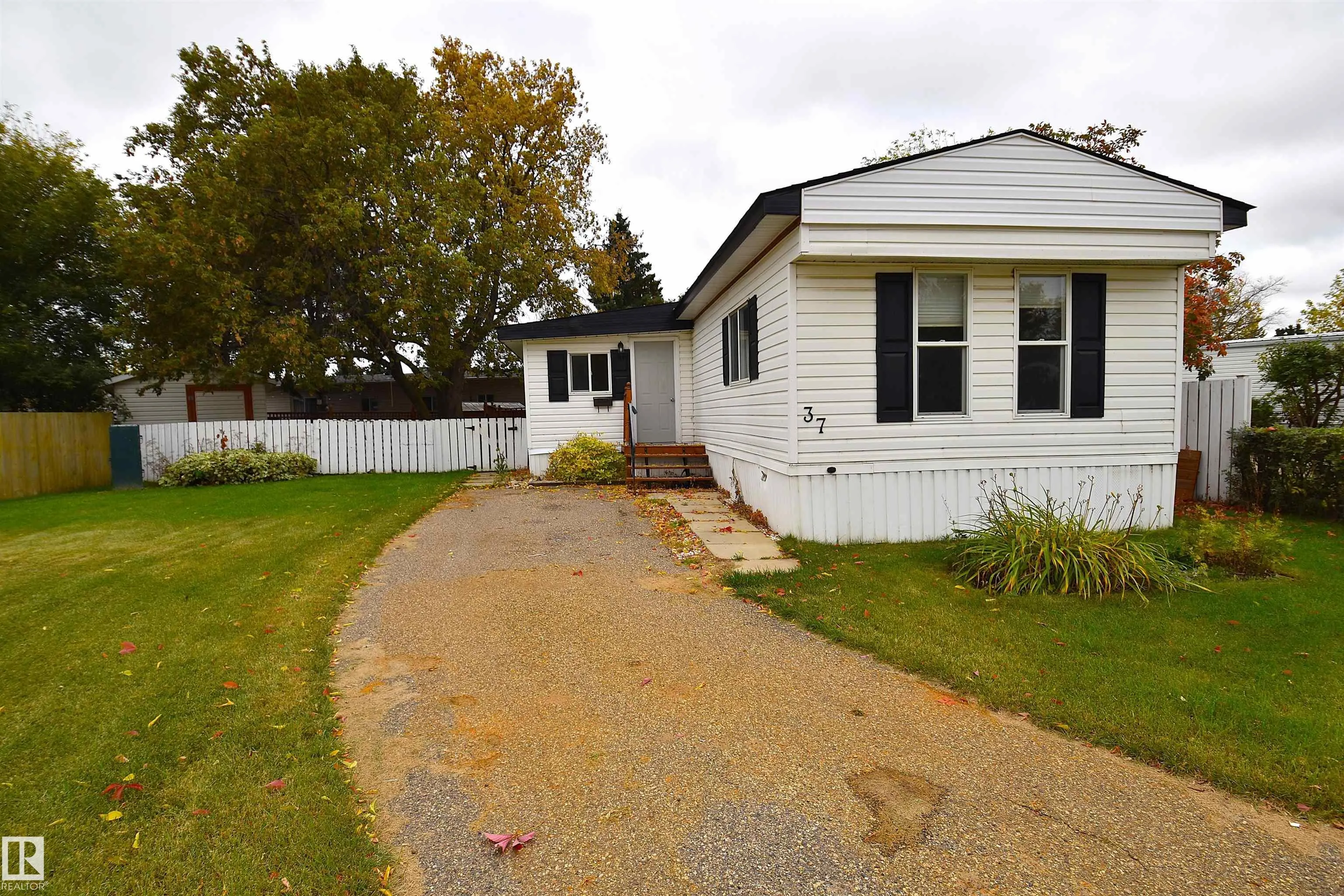 37 West View Boulevard