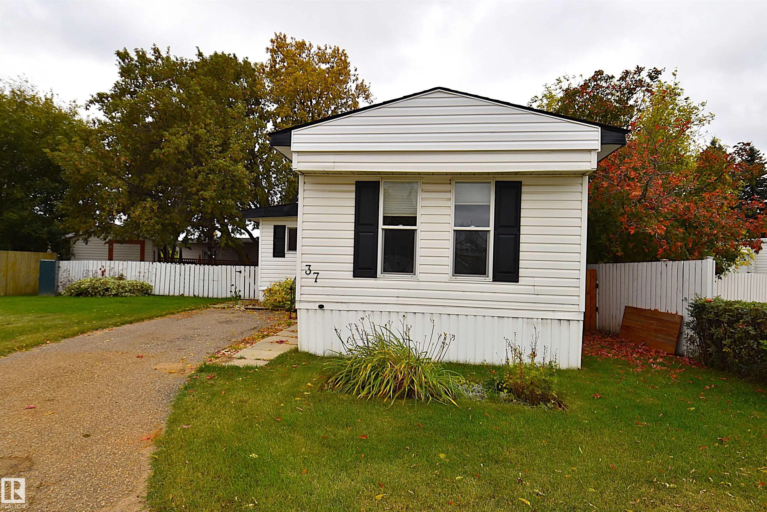 37 West View Boulevard