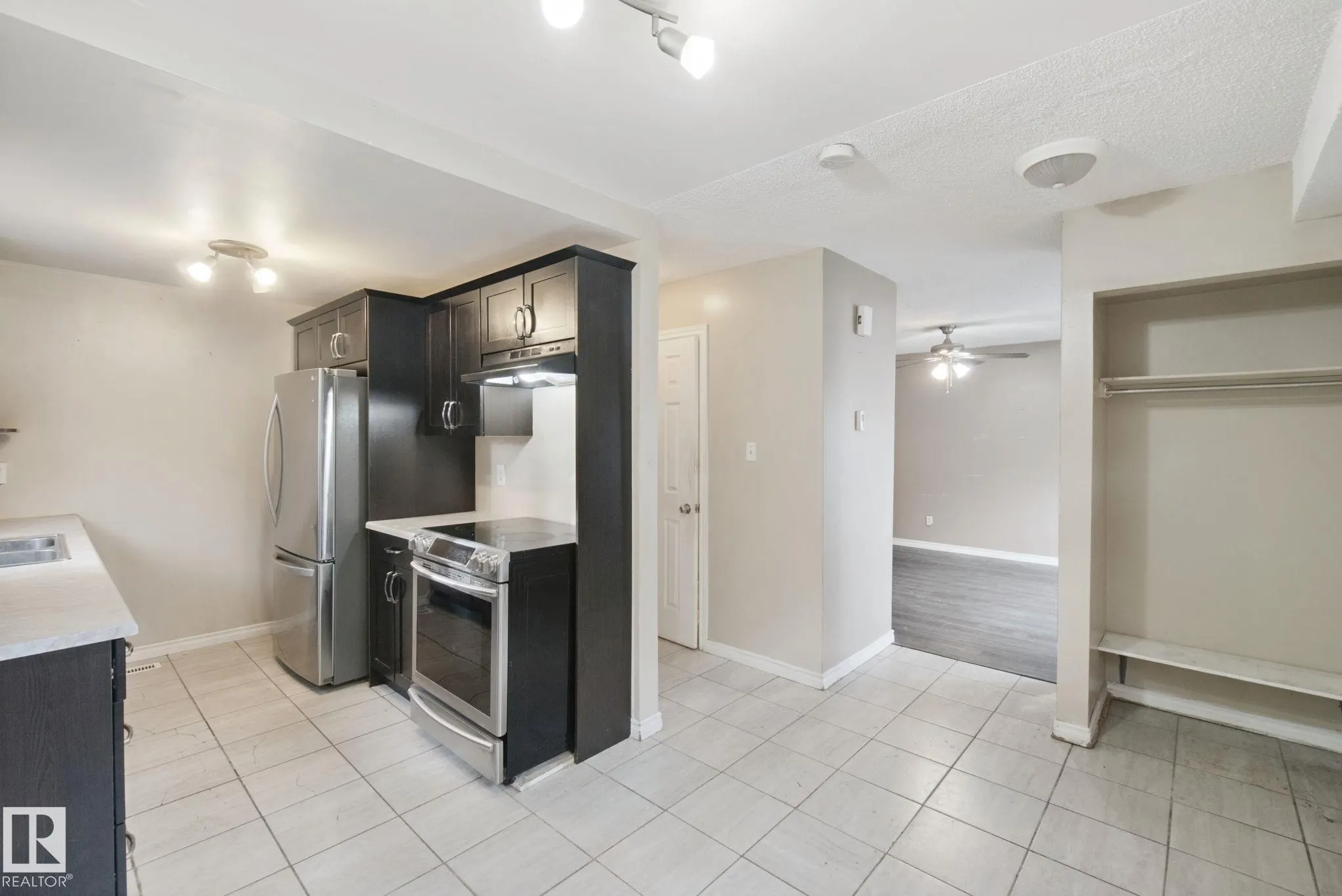 193F HOMESTEAD Crescent