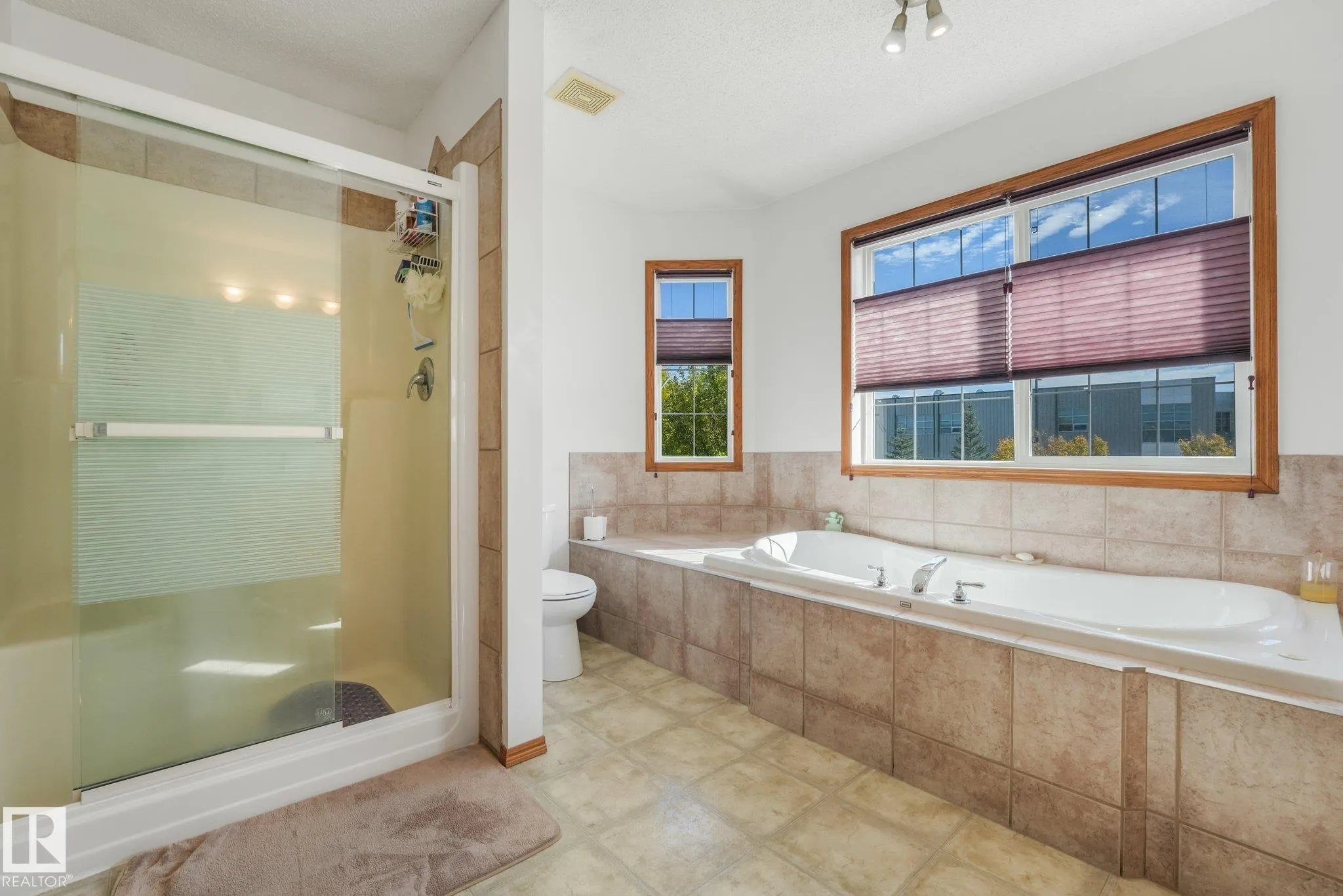 16512 87 Street