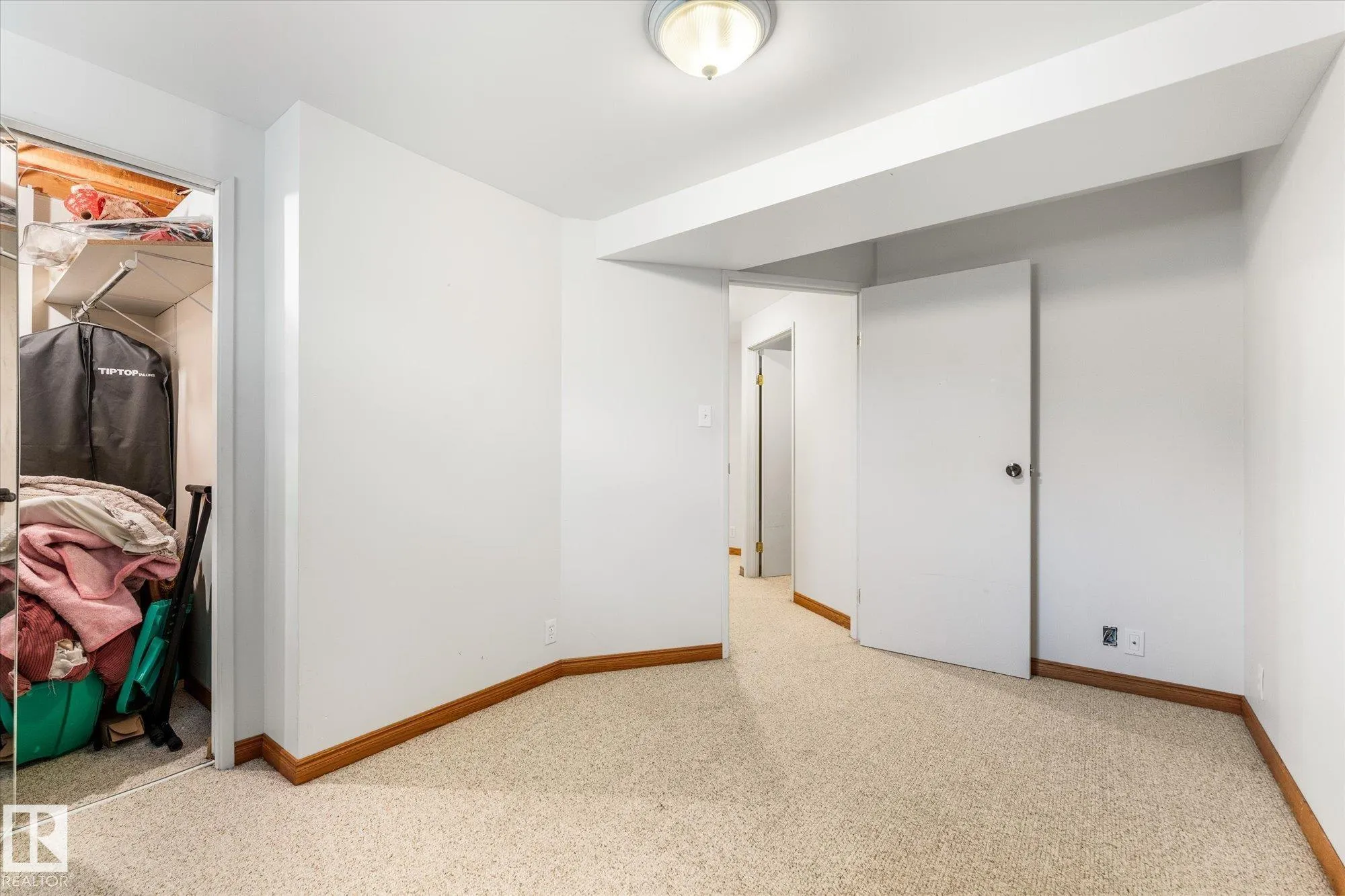 6 MARMOT Avenue