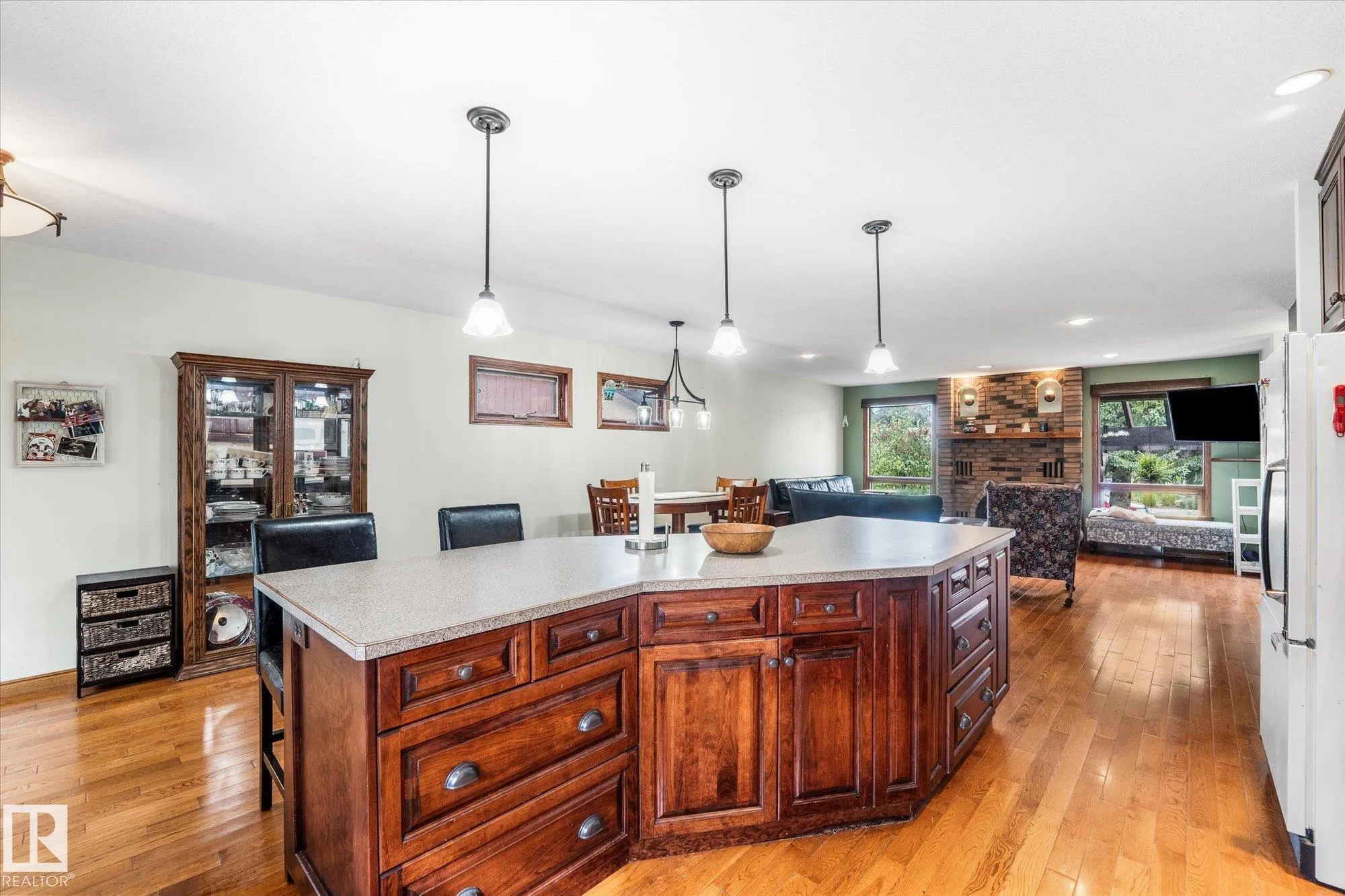 6 MARMOT Avenue