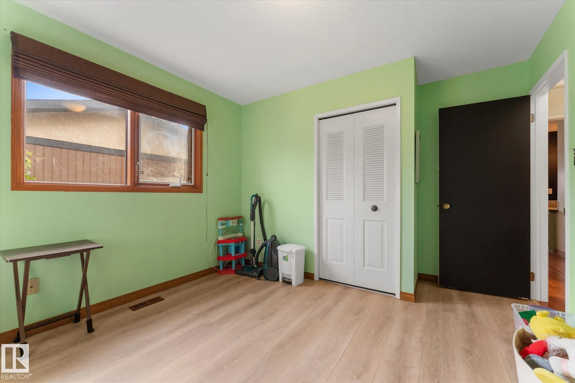 6 MARMOT Avenue