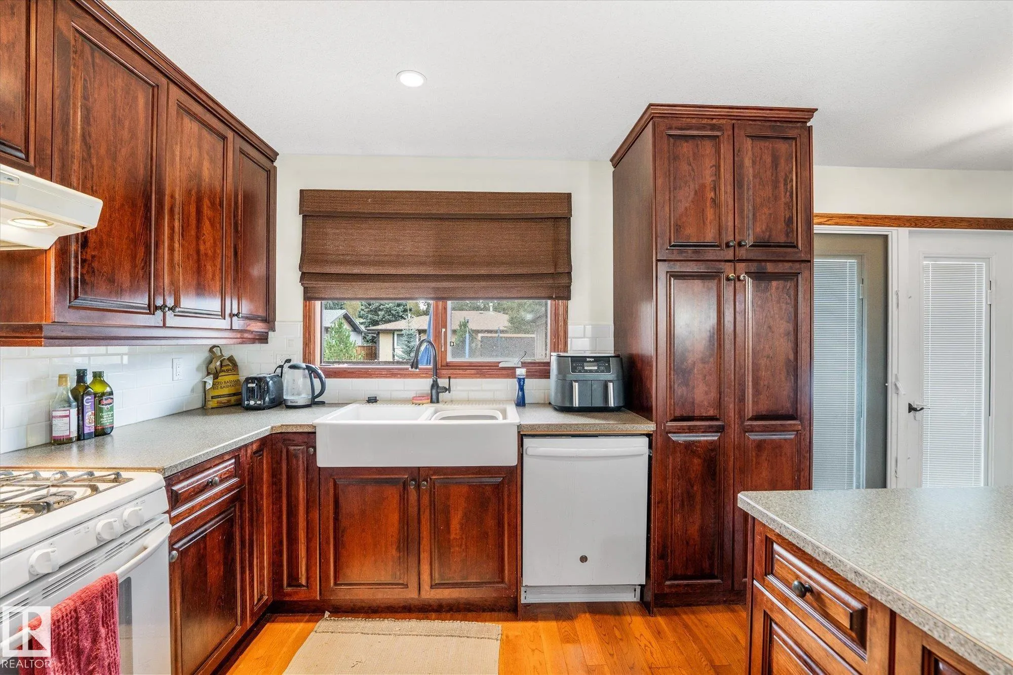 6 MARMOT Avenue