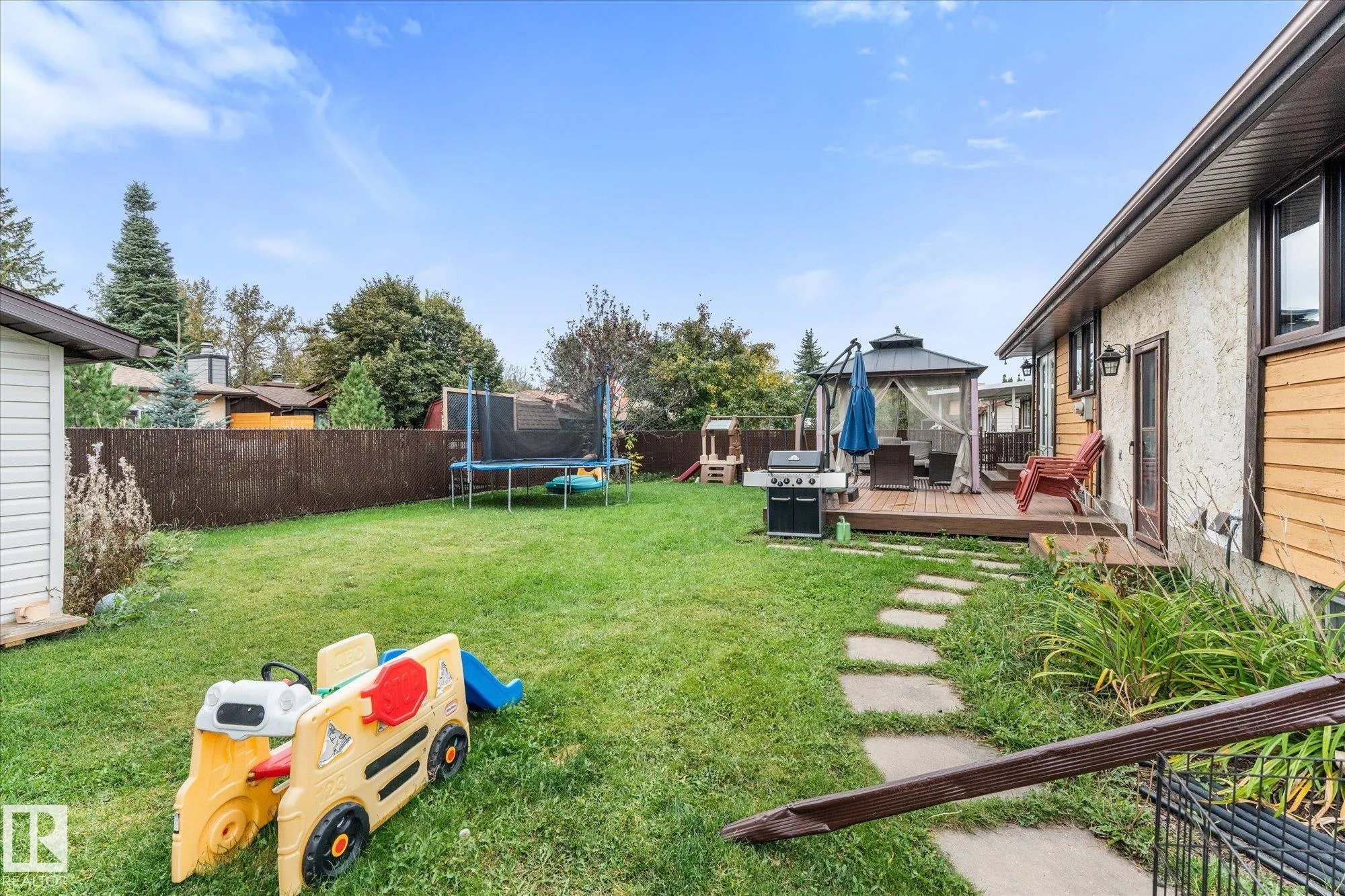 6 MARMOT Avenue