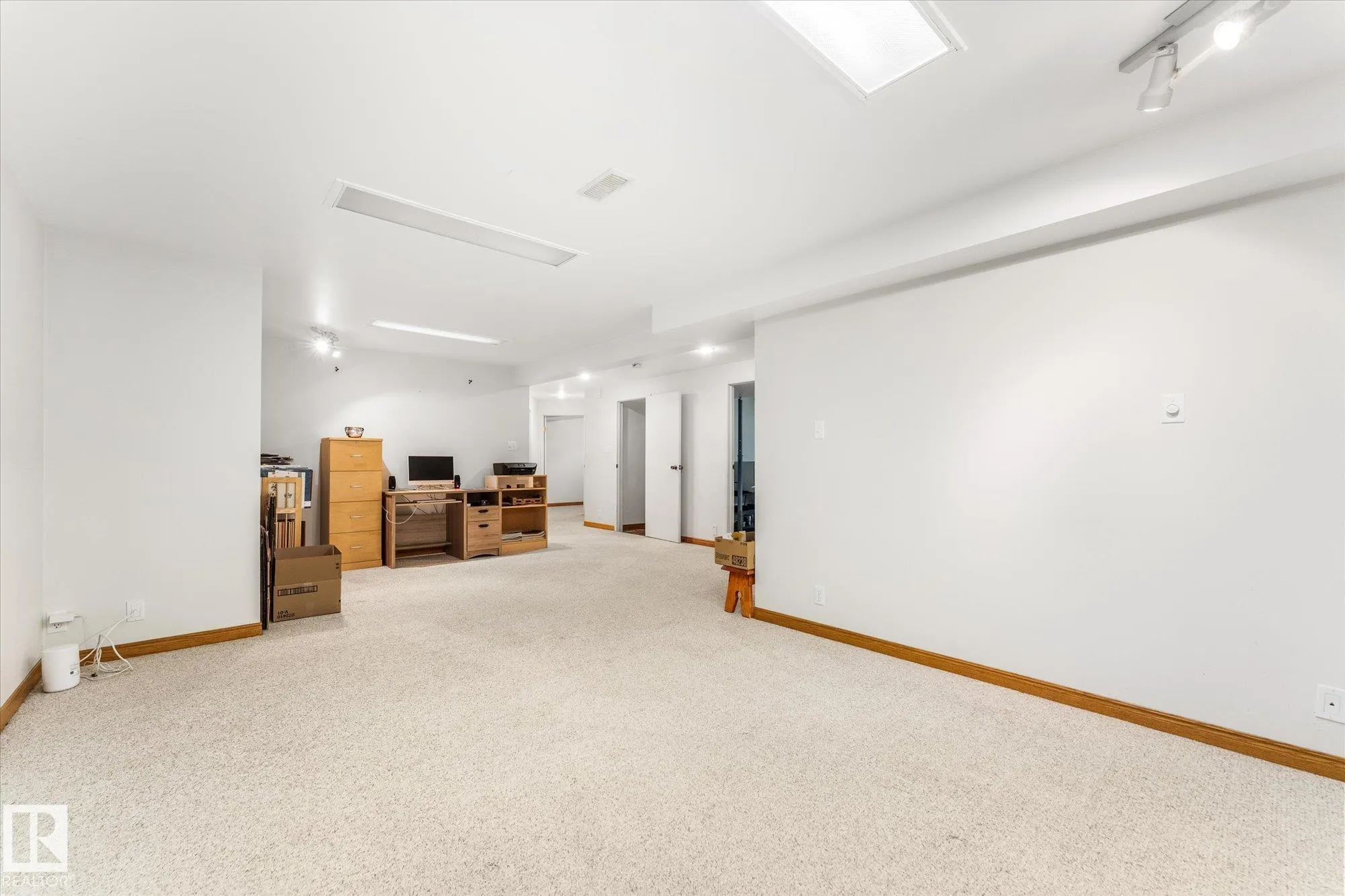 6 MARMOT Avenue