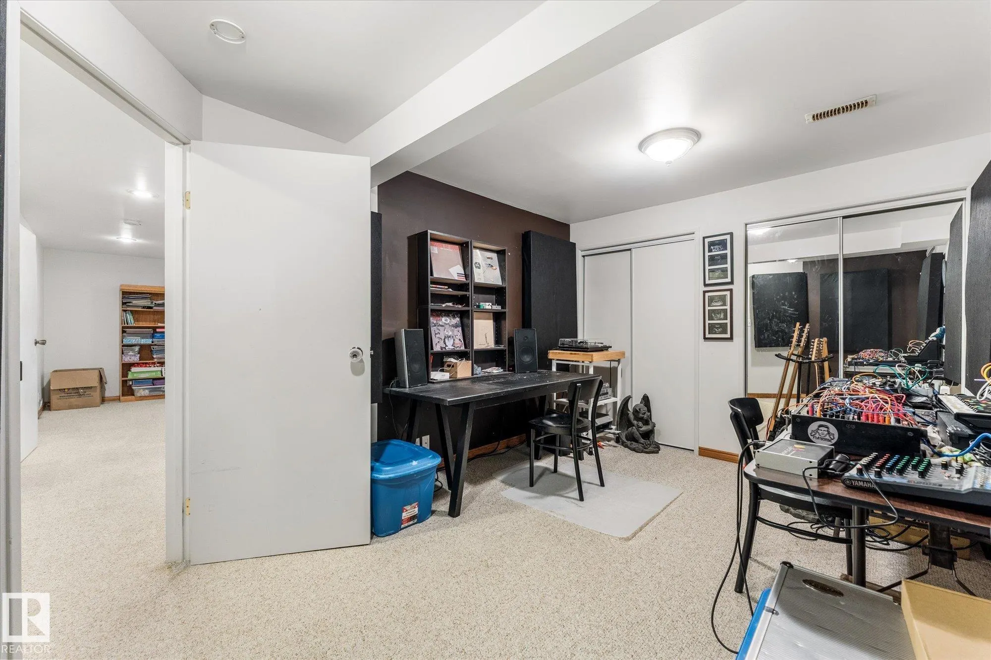 6 MARMOT Avenue
