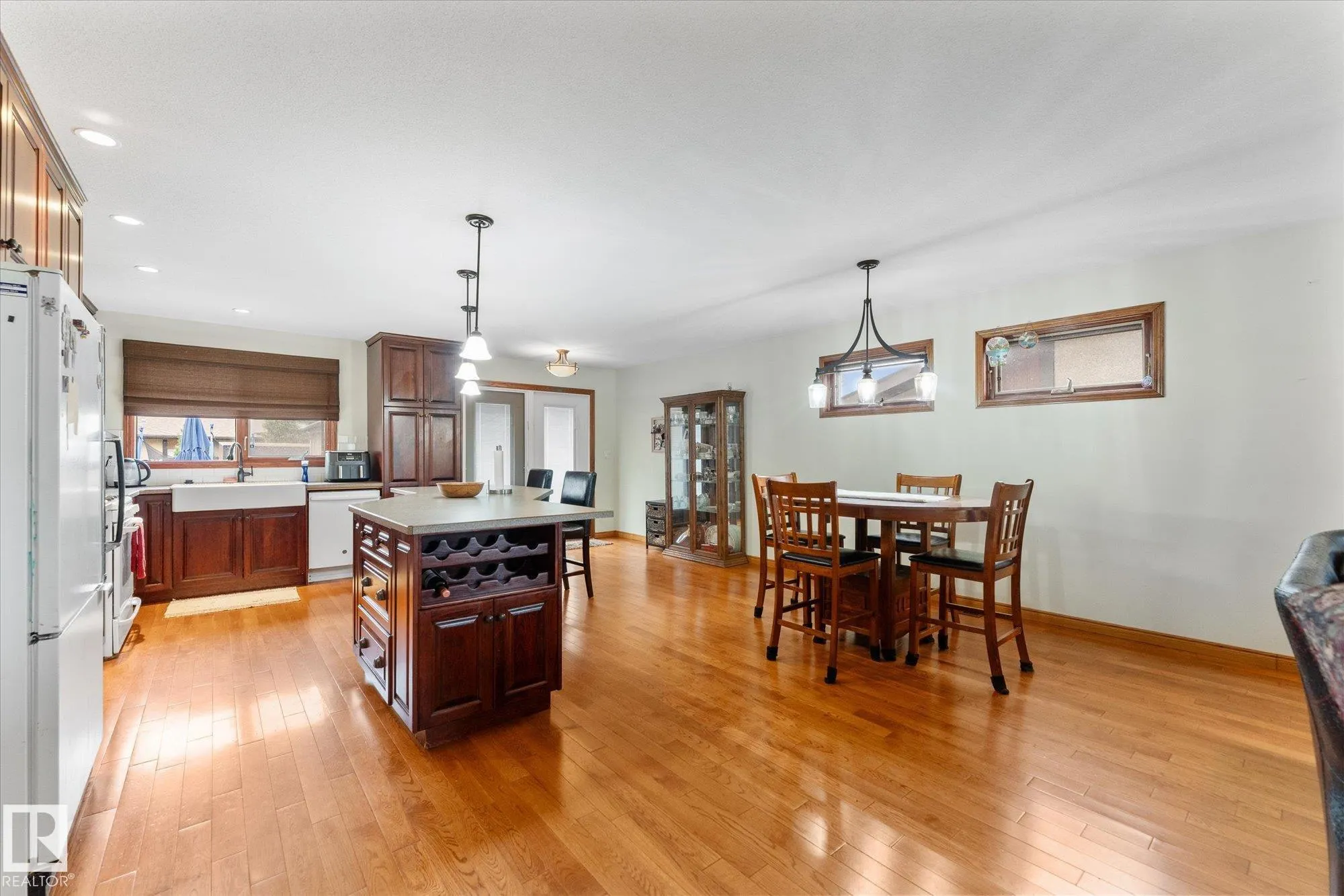 6 MARMOT Avenue