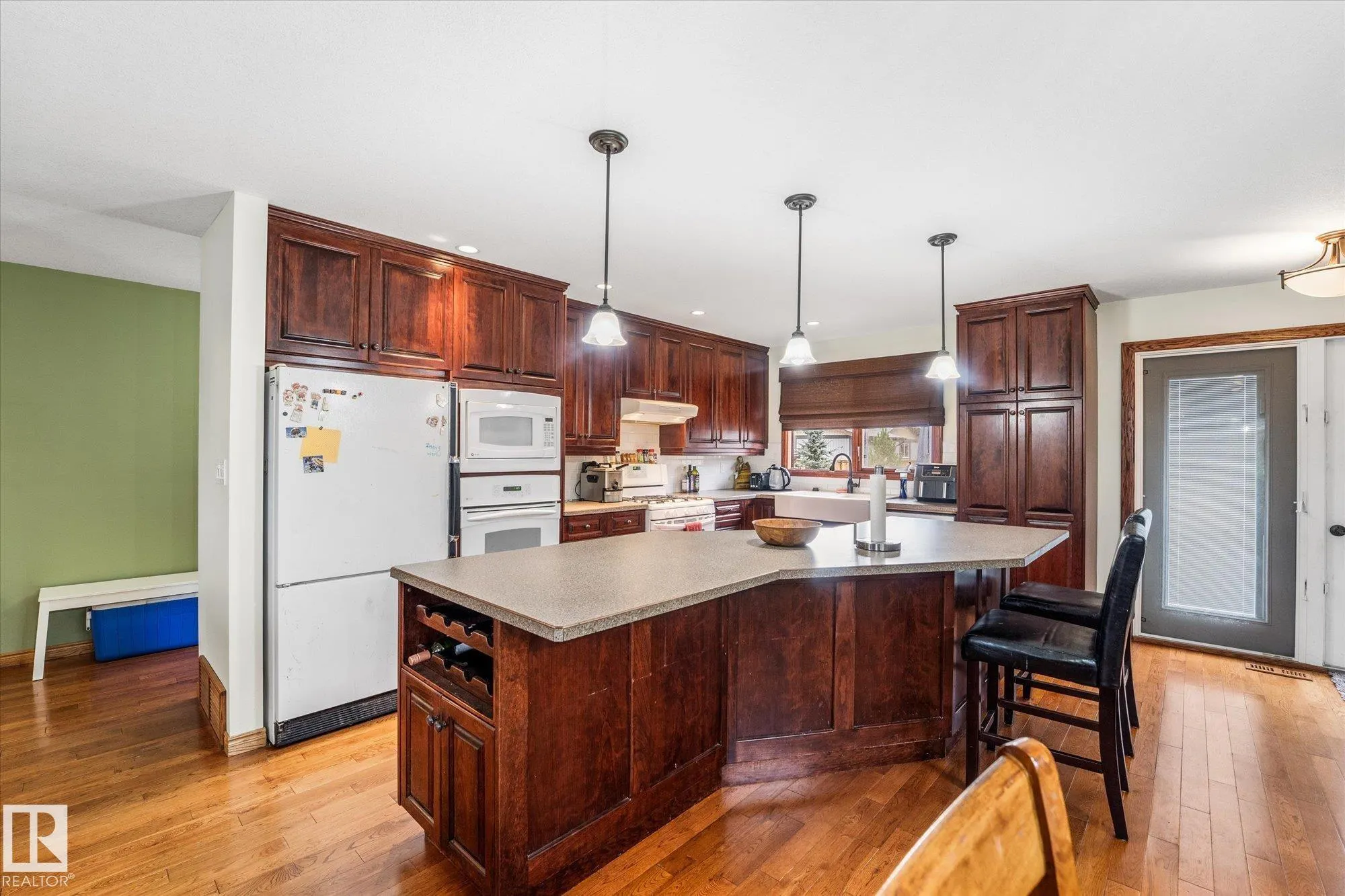 6 MARMOT Avenue