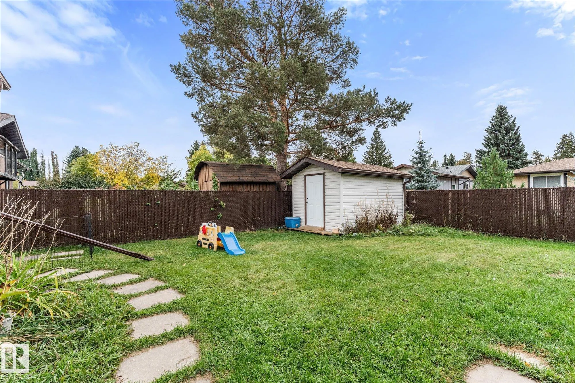 6 MARMOT Avenue