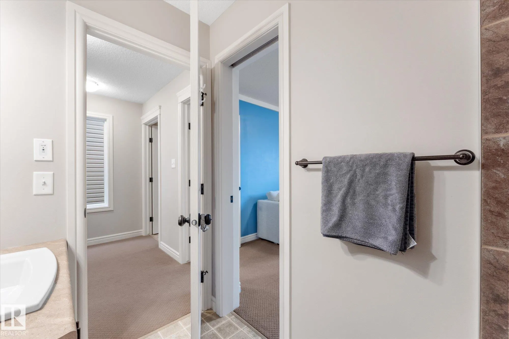 16 MEADOWLAND Crescent