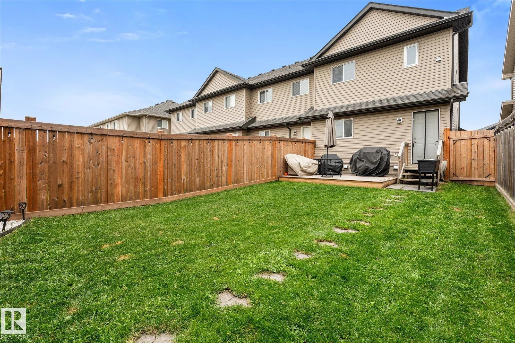 16 MEADOWLAND Crescent