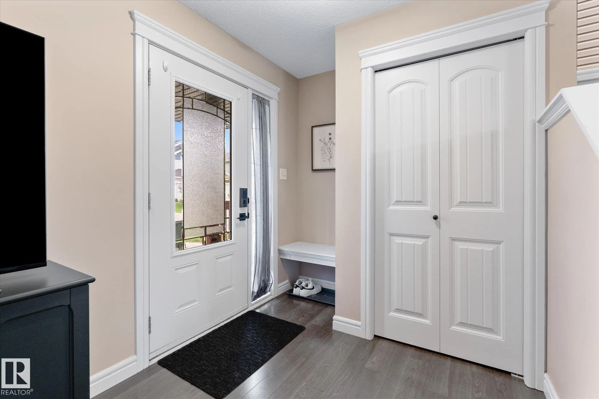 16 MEADOWLAND Crescent