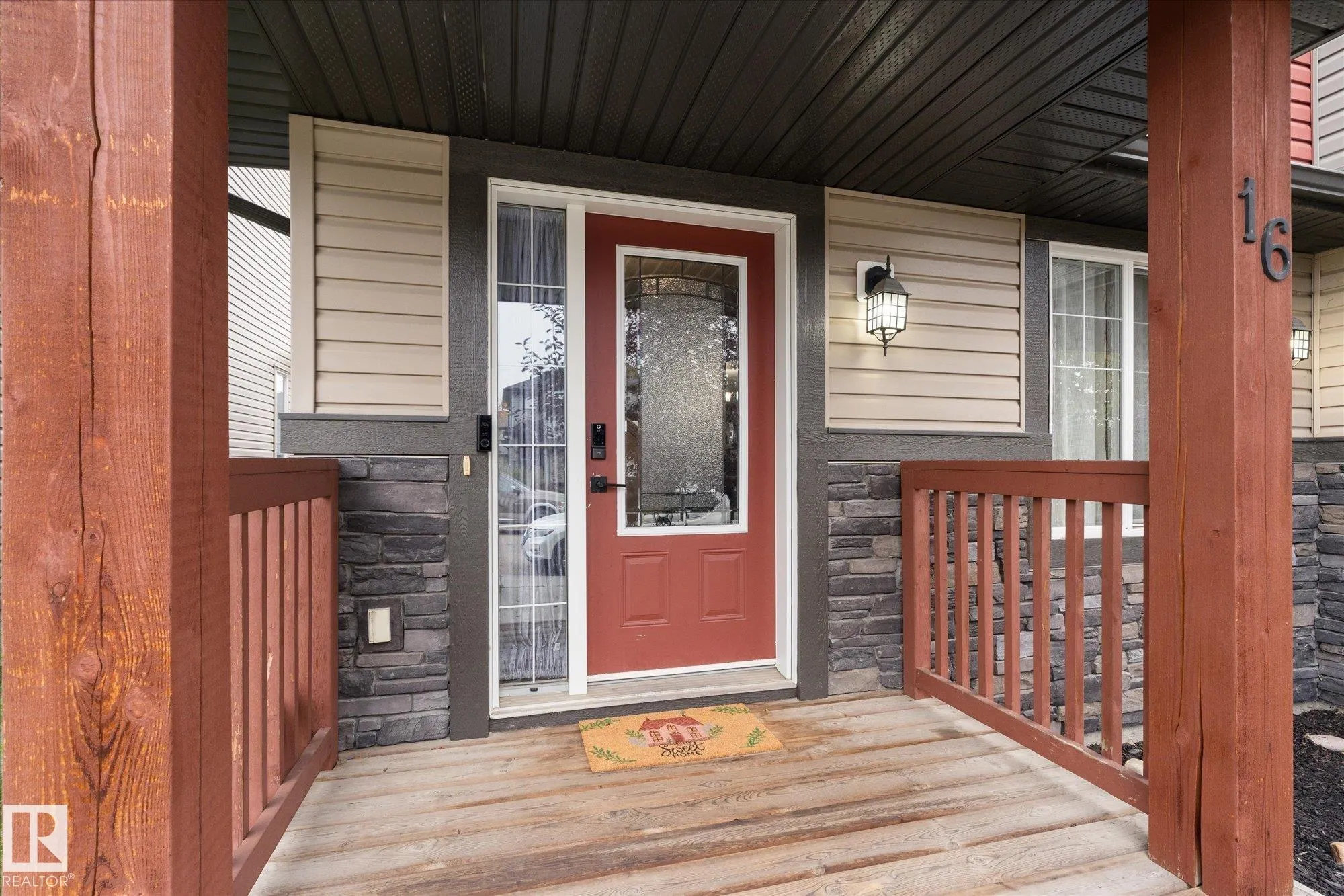 16 MEADOWLAND Crescent