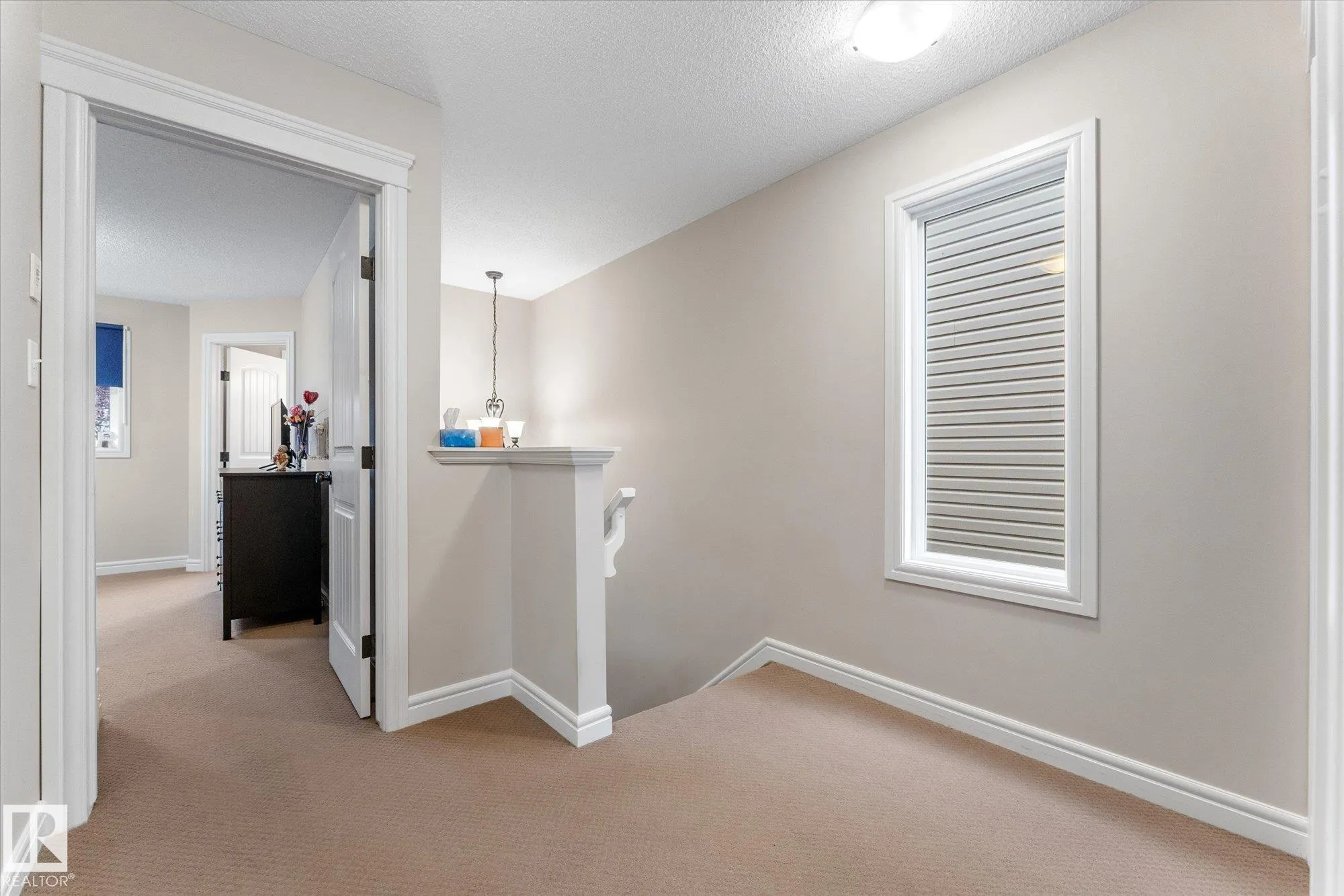 16 MEADOWLAND Crescent