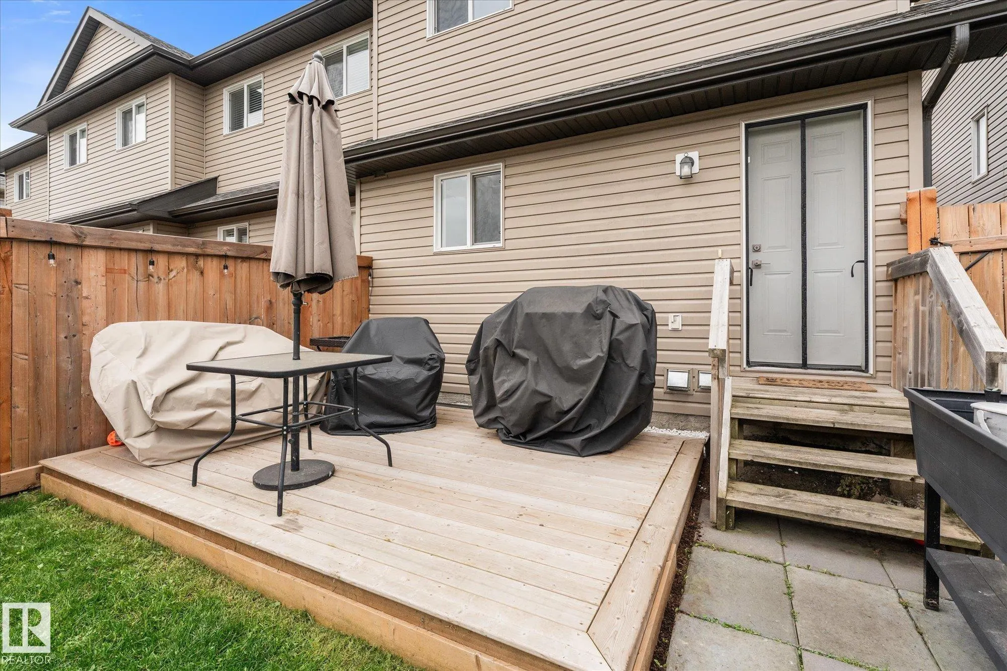 16 MEADOWLAND Crescent
