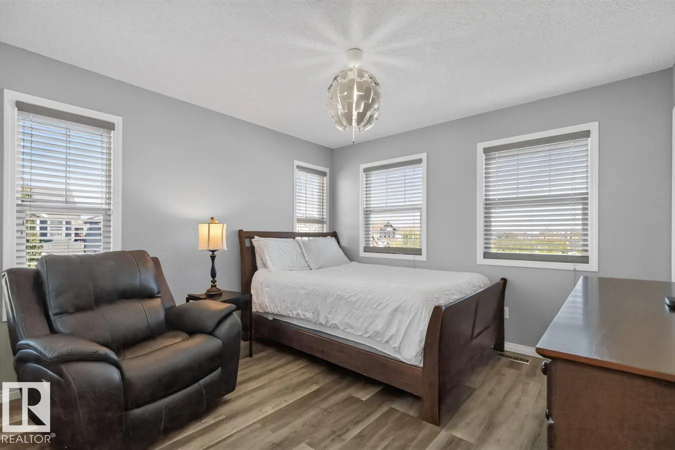 424 SIMMONDS Way