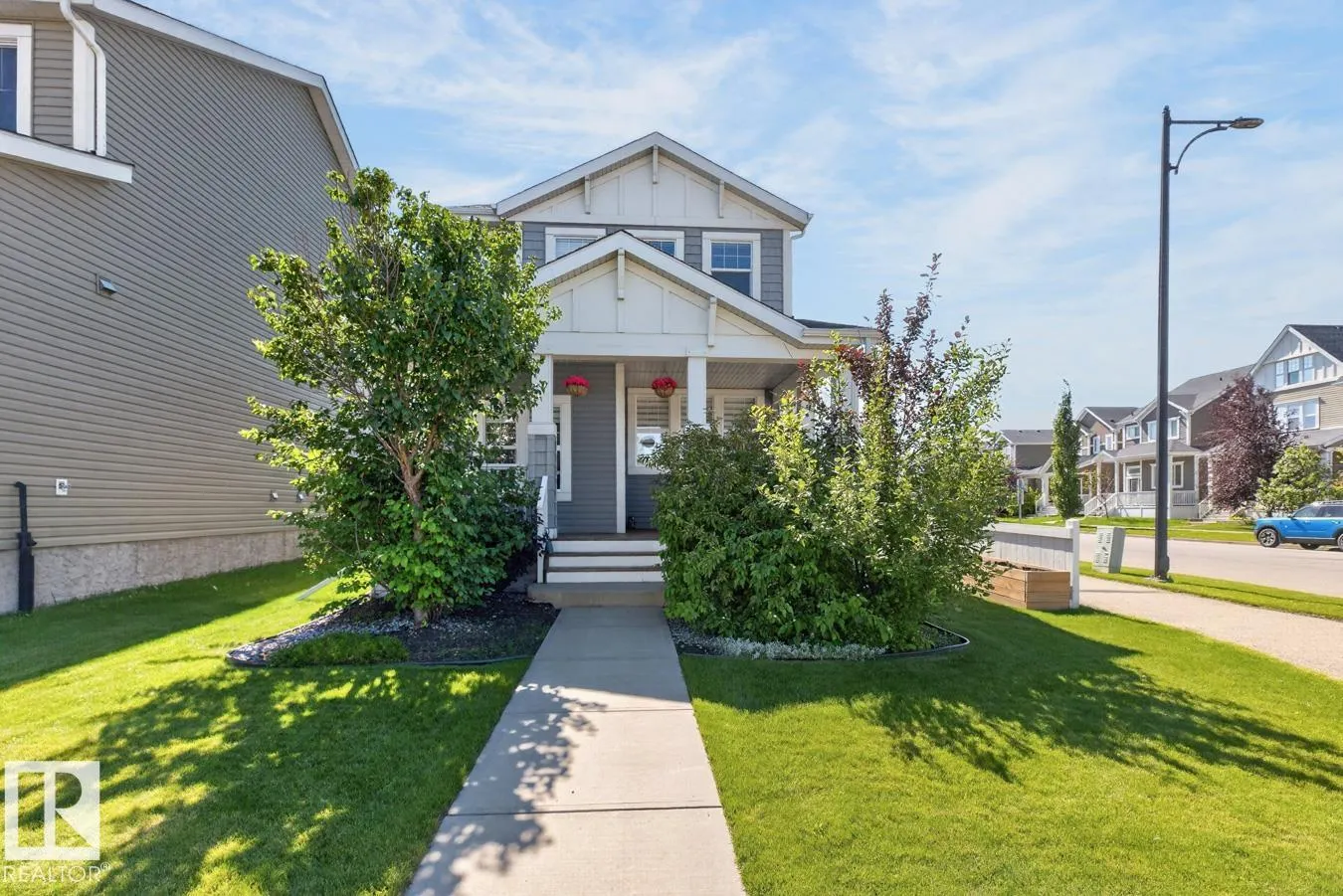 424 SIMMONDS Way