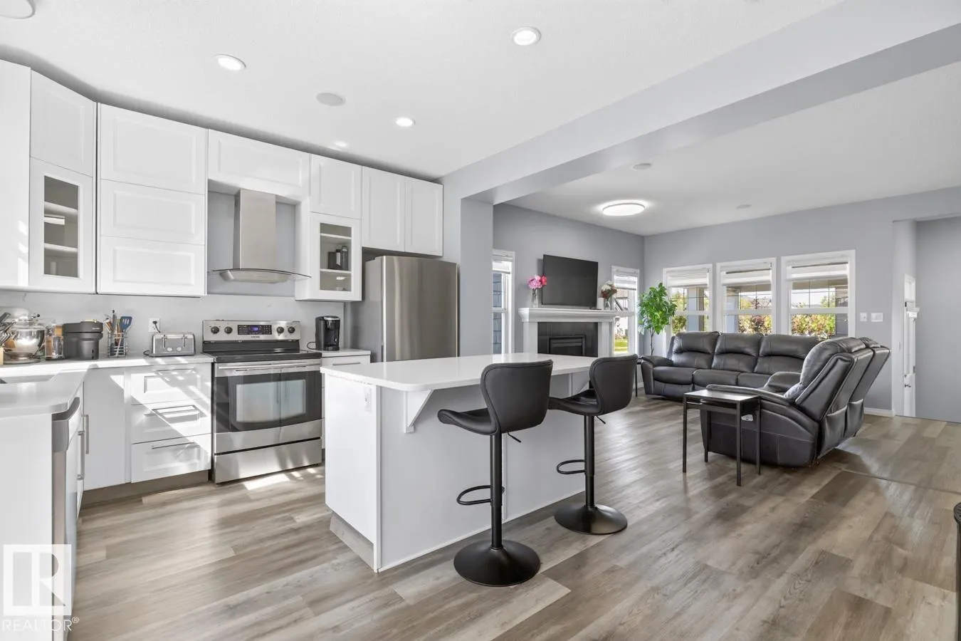 424 SIMMONDS Way