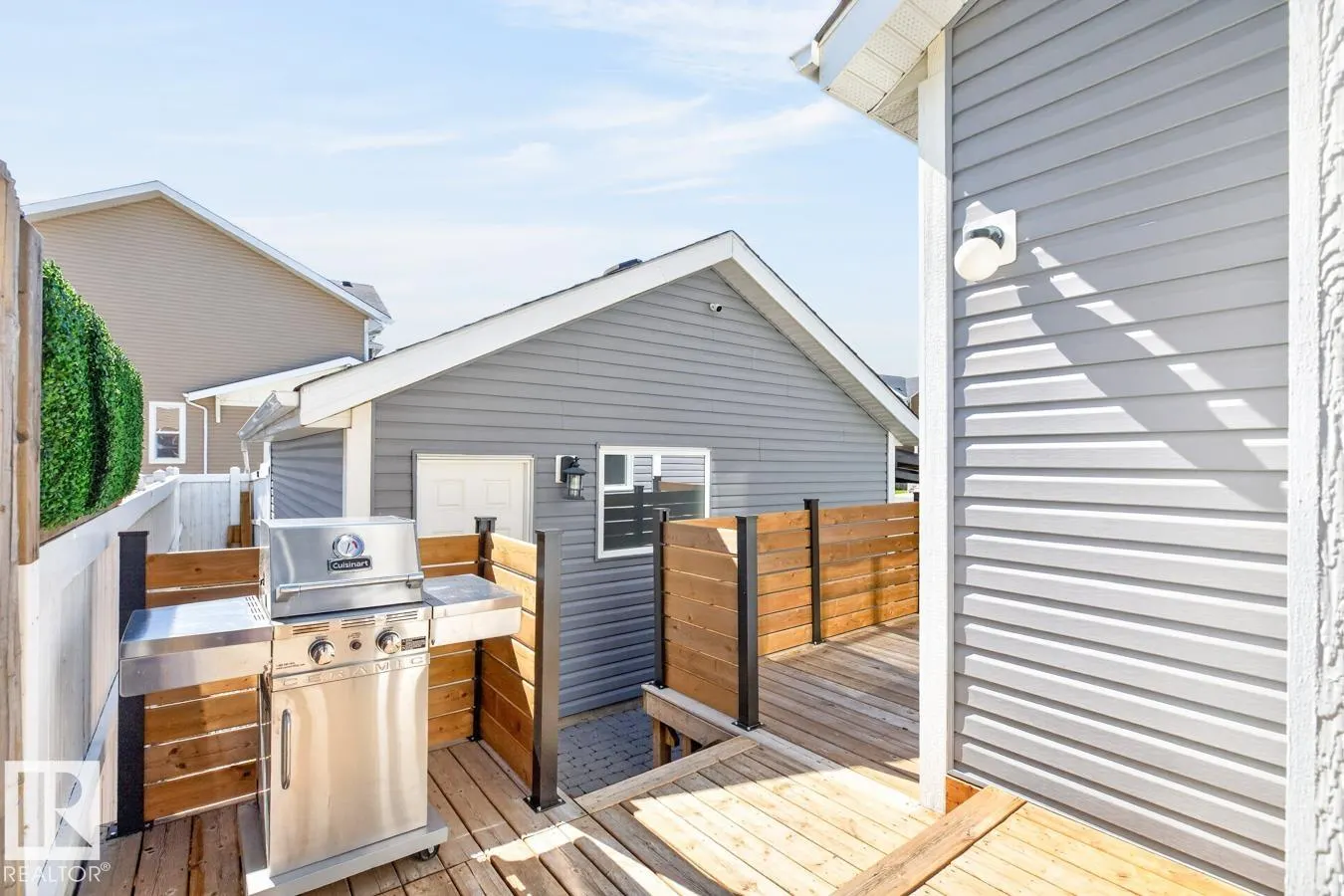 424 SIMMONDS Way