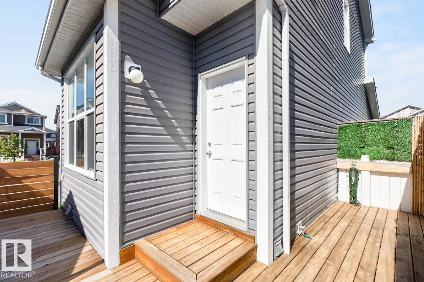 424 SIMMONDS Way