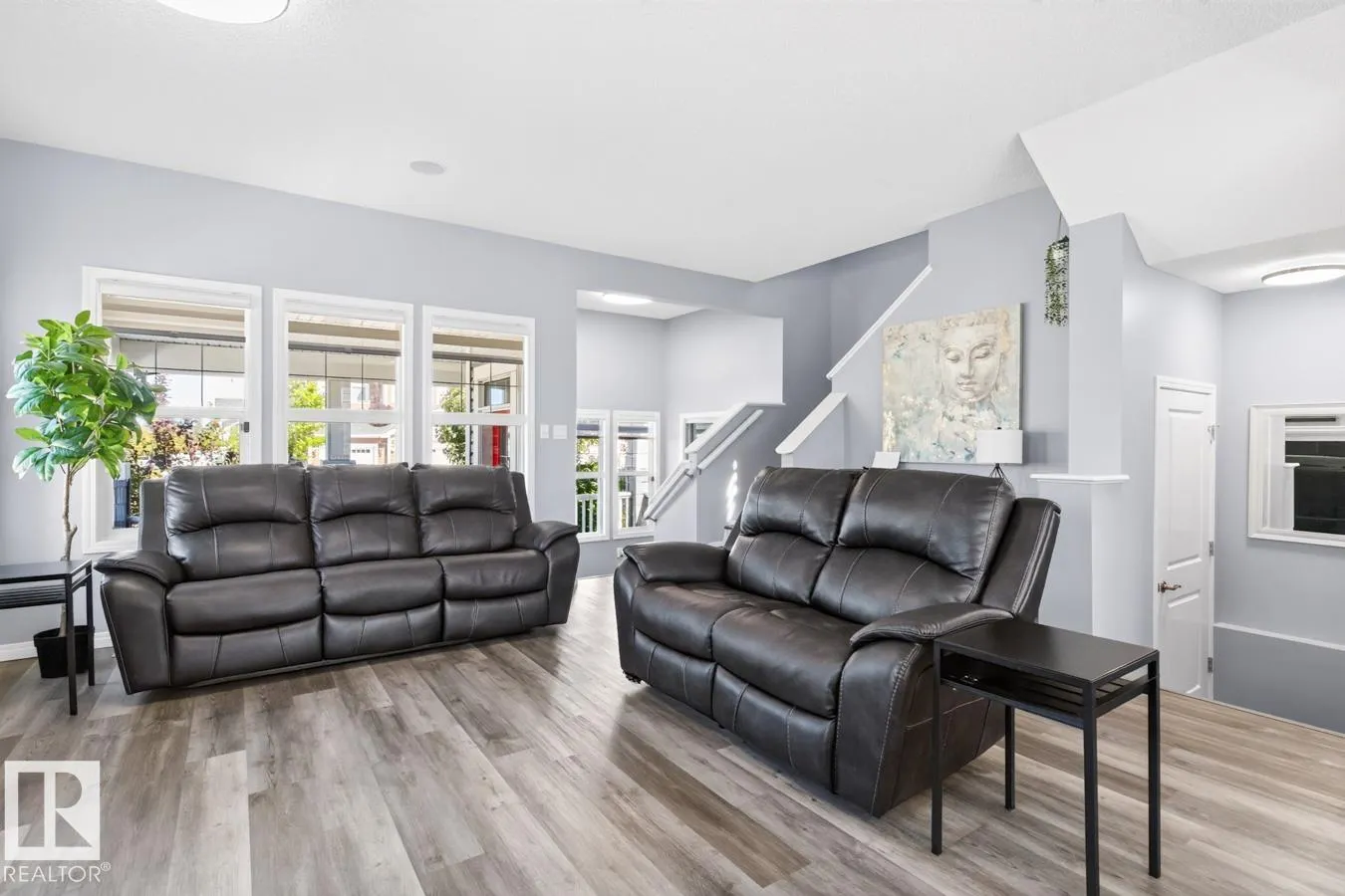 424 SIMMONDS Way