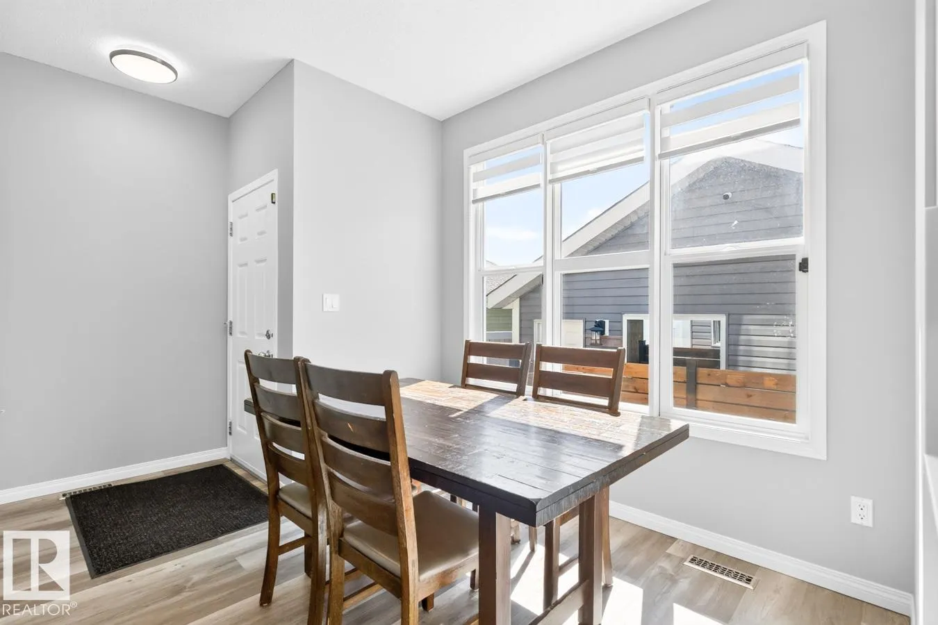 424 SIMMONDS Way