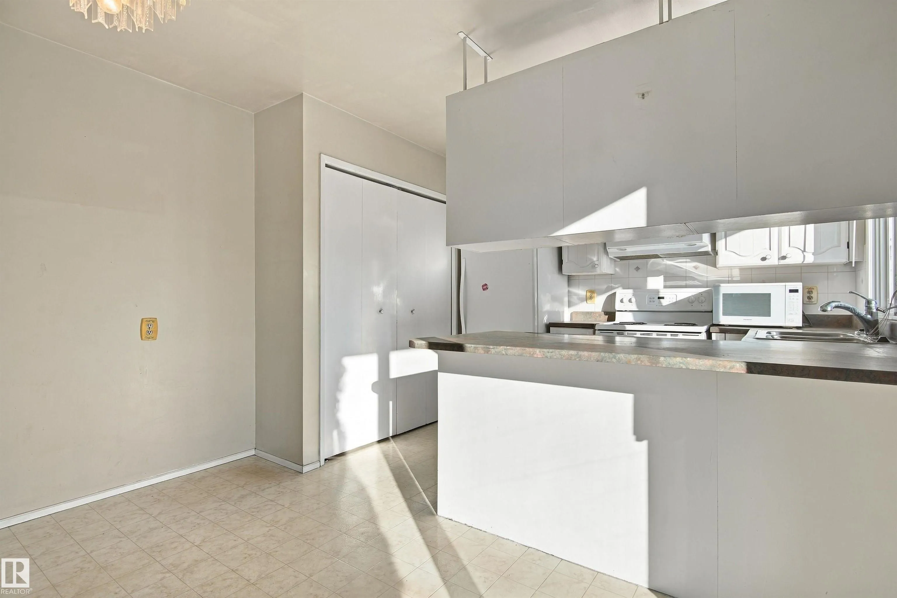 3143 78 ST