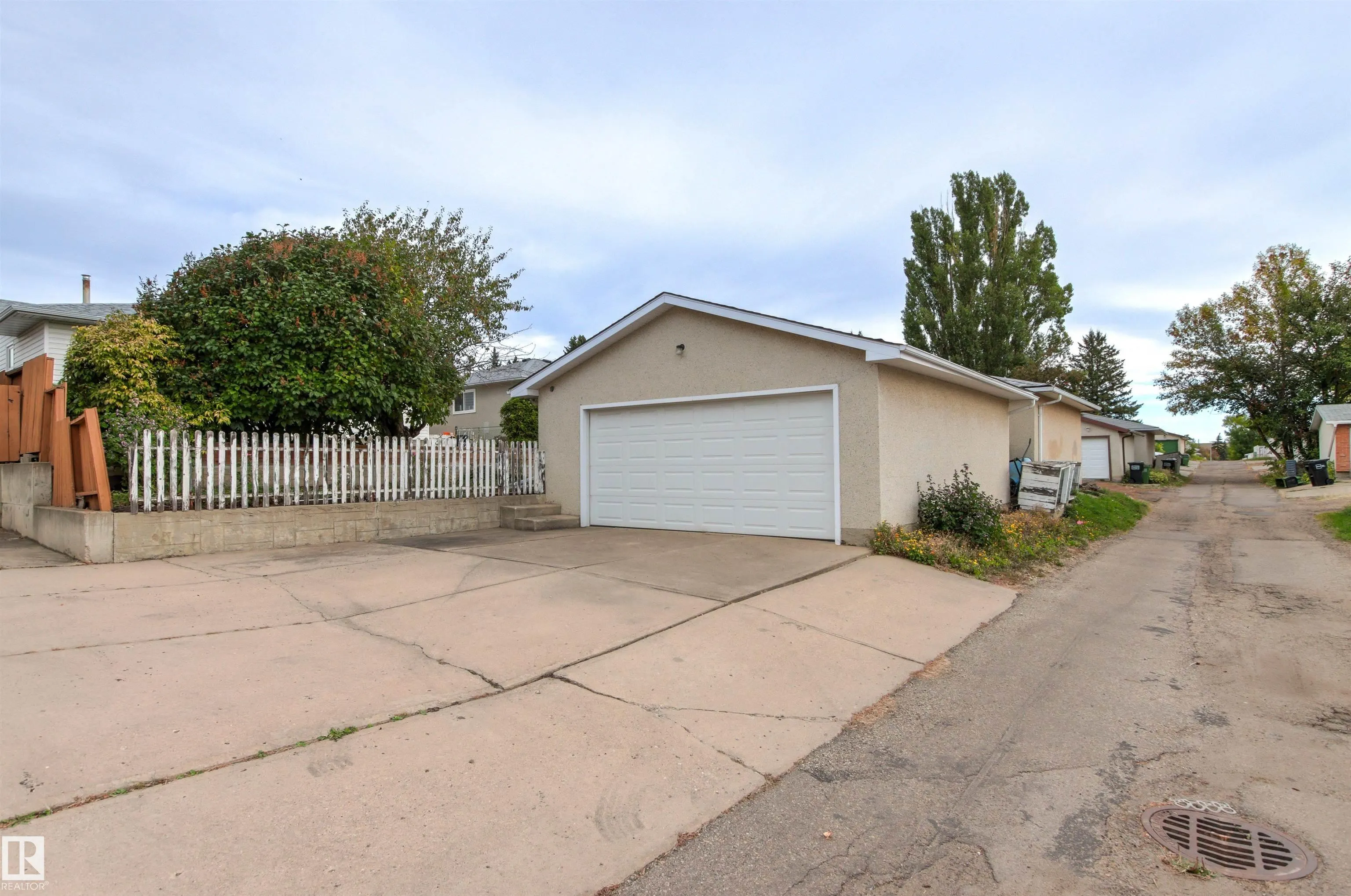 7211 140 Avenue