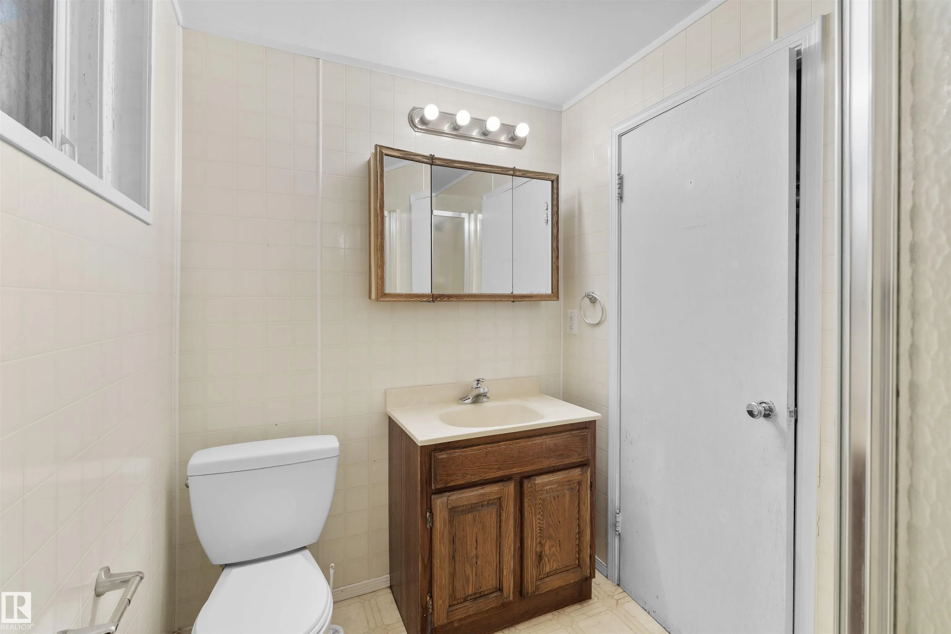 10607 73 AVE