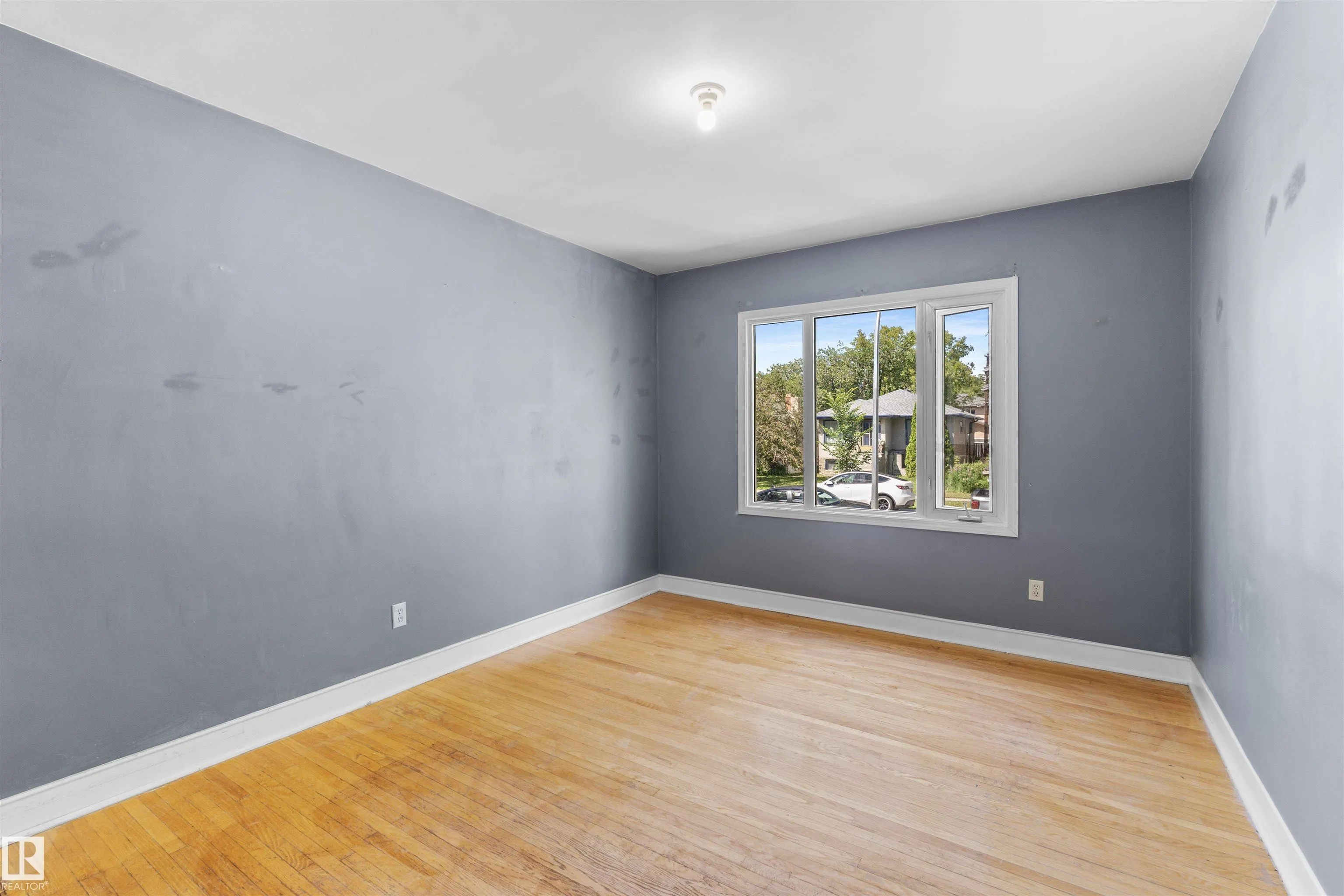 10607 73 AVE