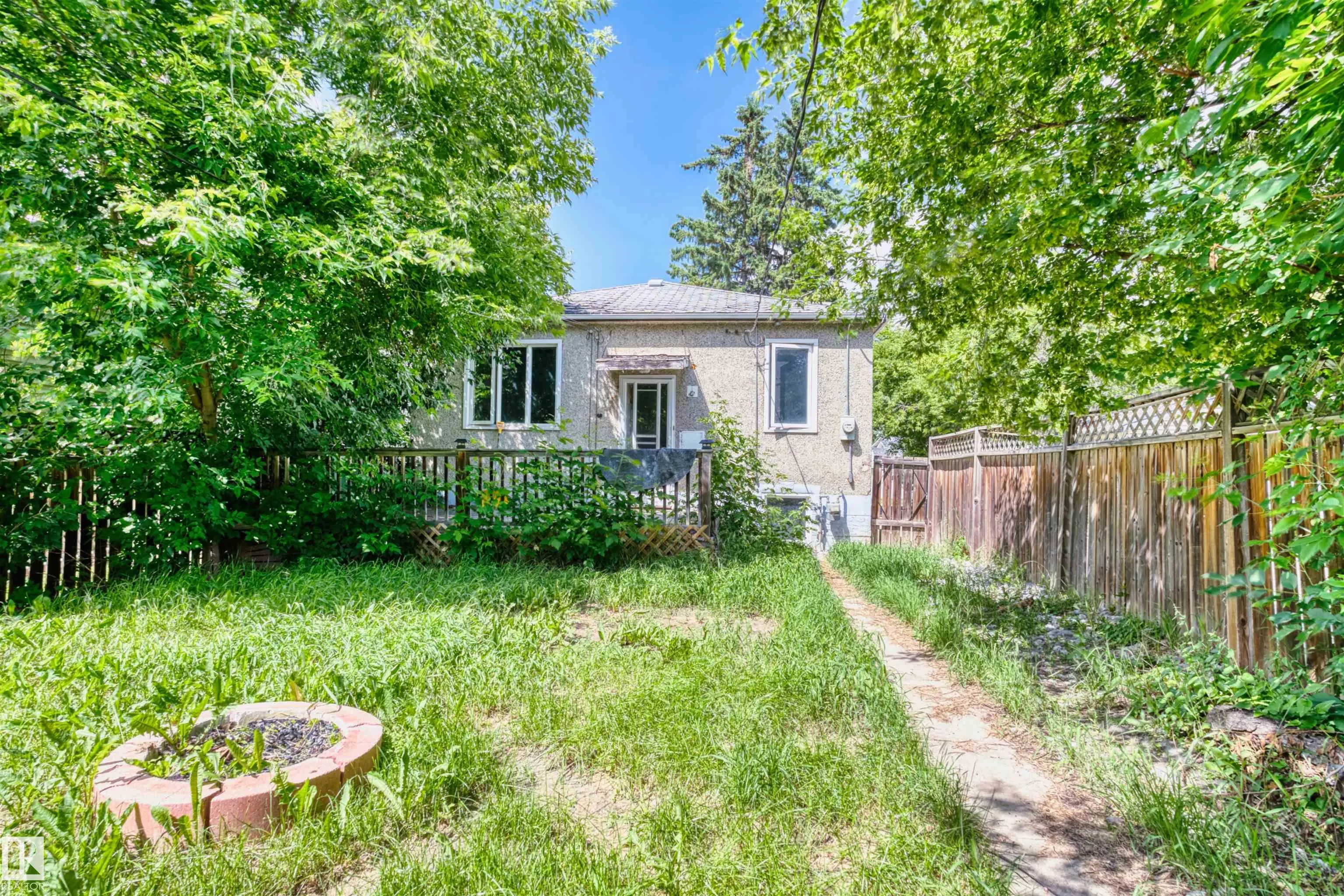 10607 73 AVE