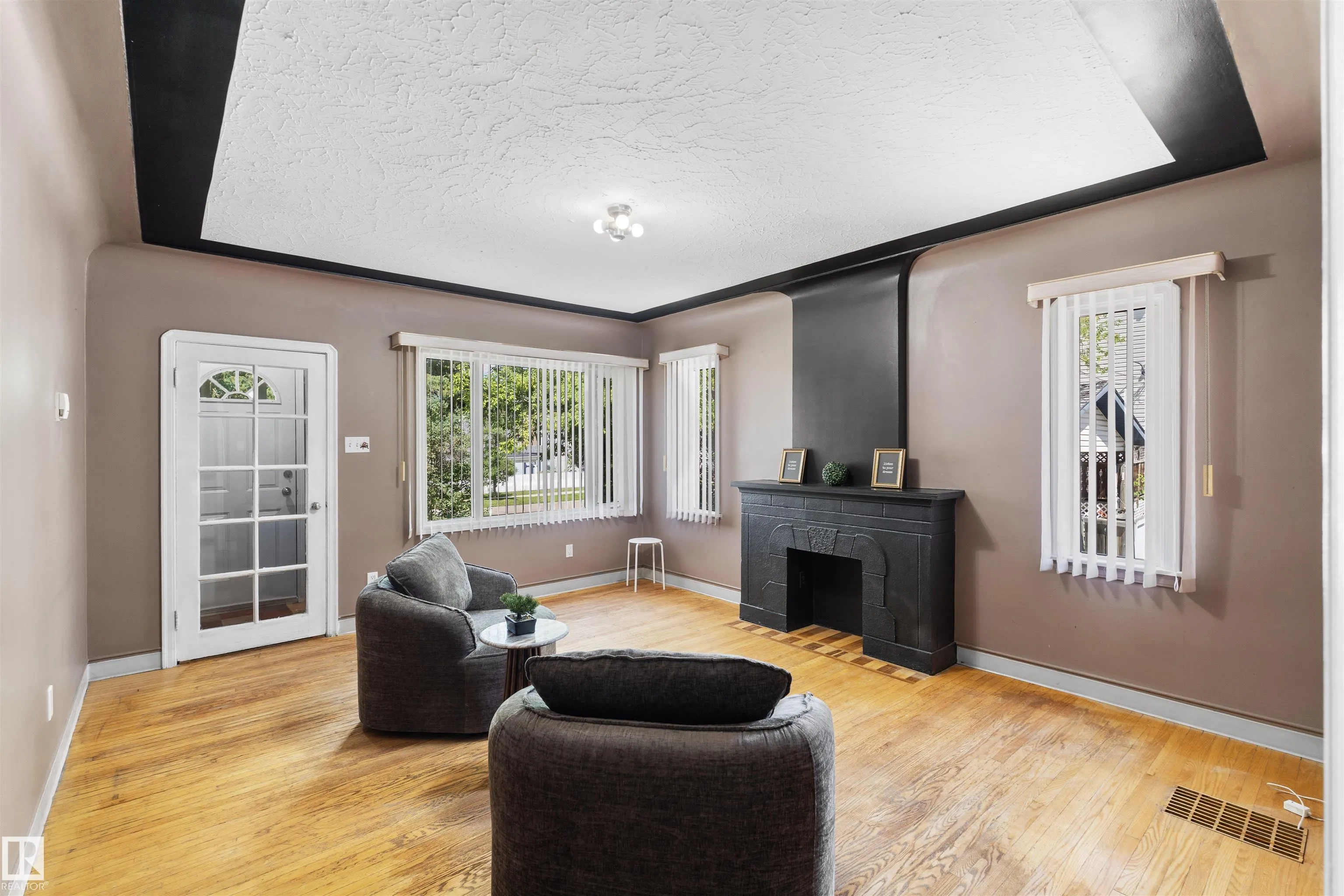 10607 73 AVE