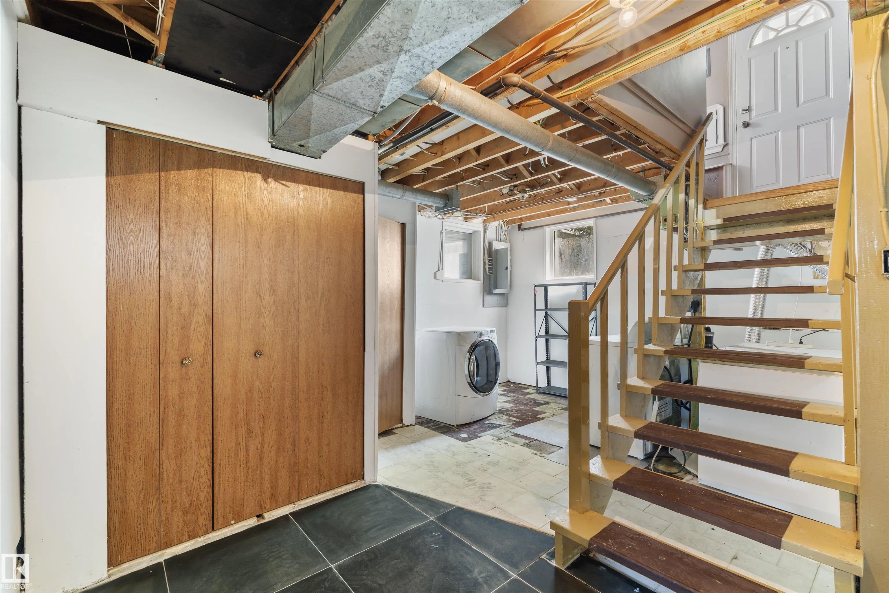 10607 73 AVE
